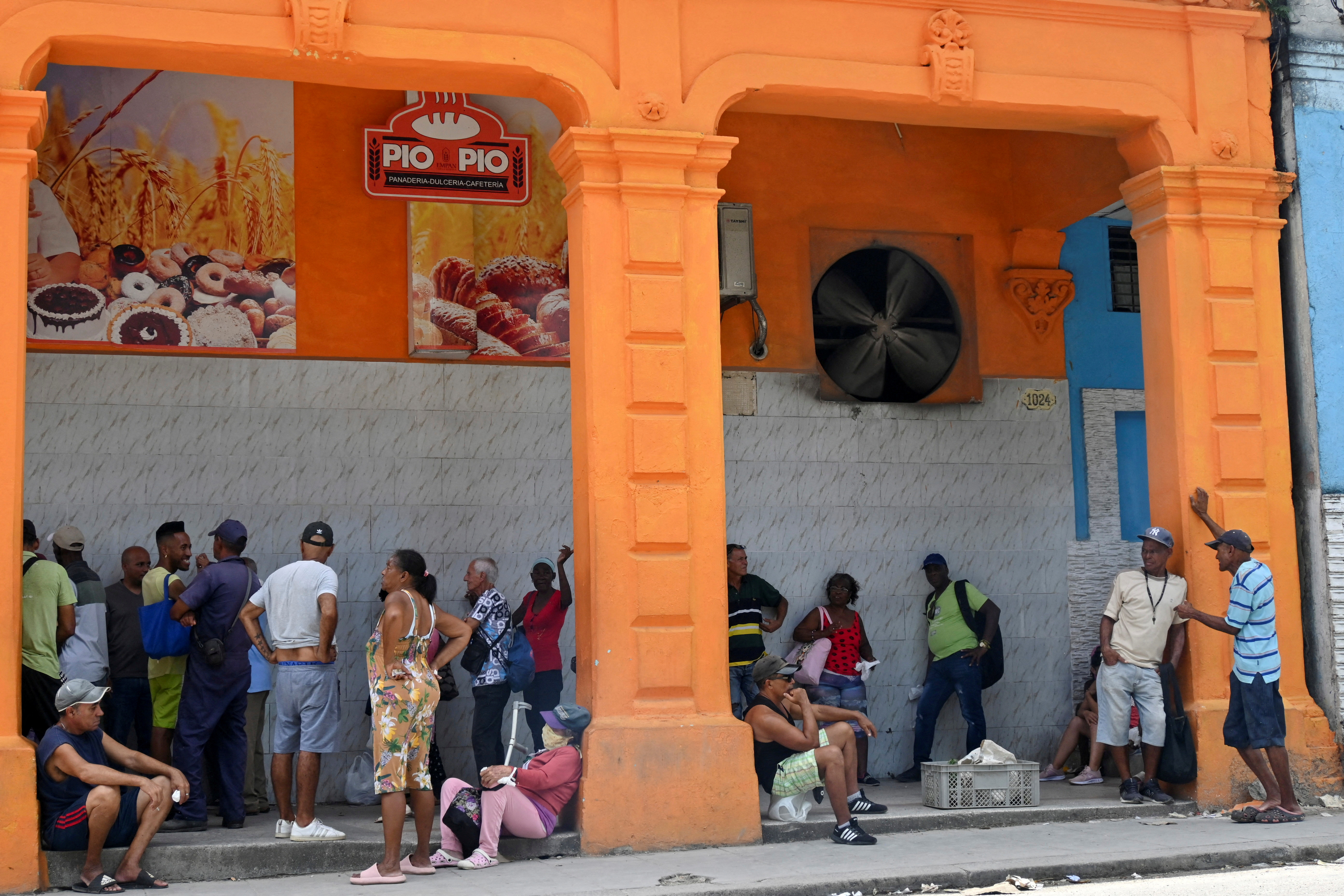 Cuba ratchets up pressure on private business as economic crisis deepens |  Reuters