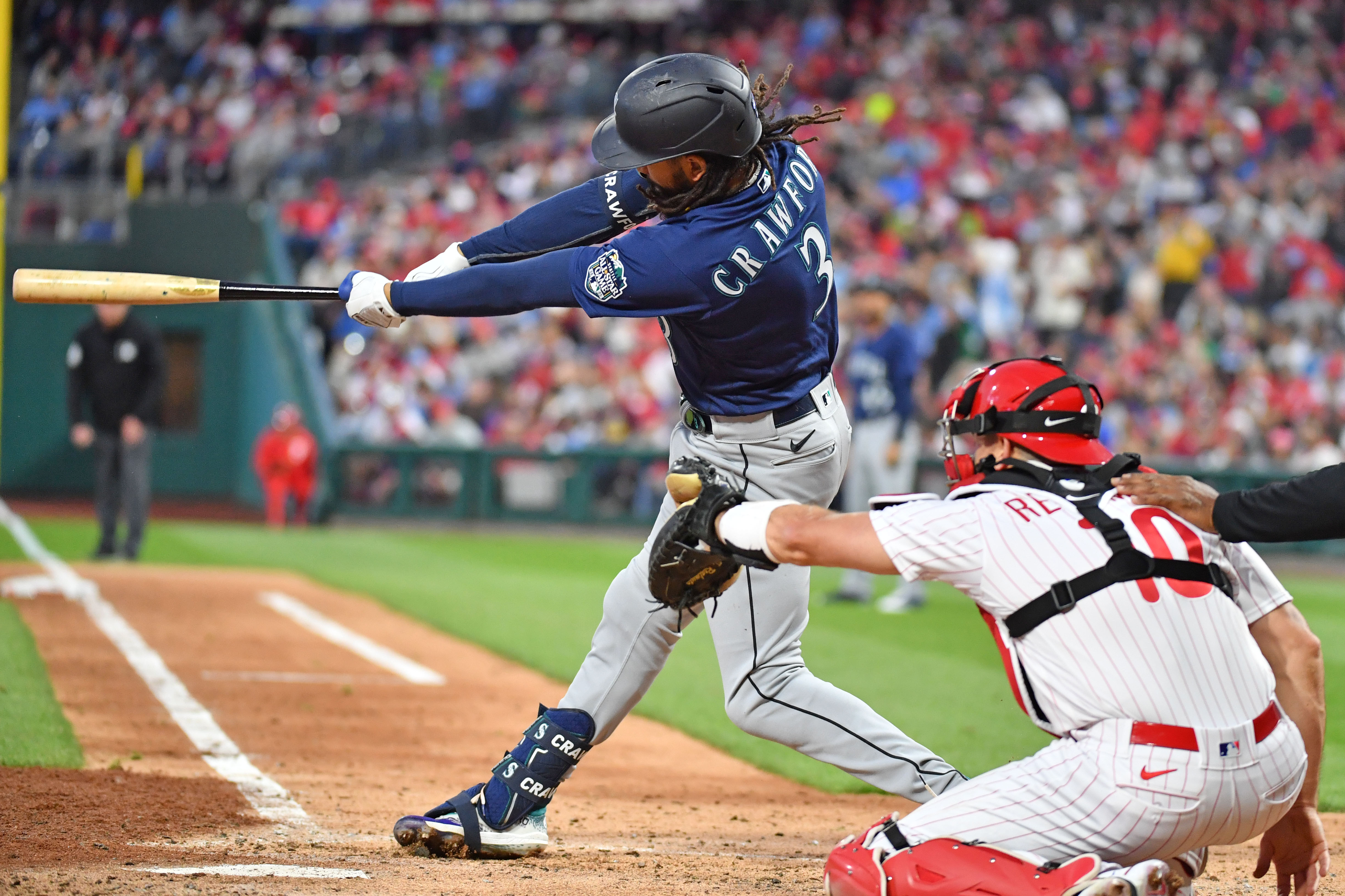 Teoscar Hernandez helps Mariners knock off Phillies