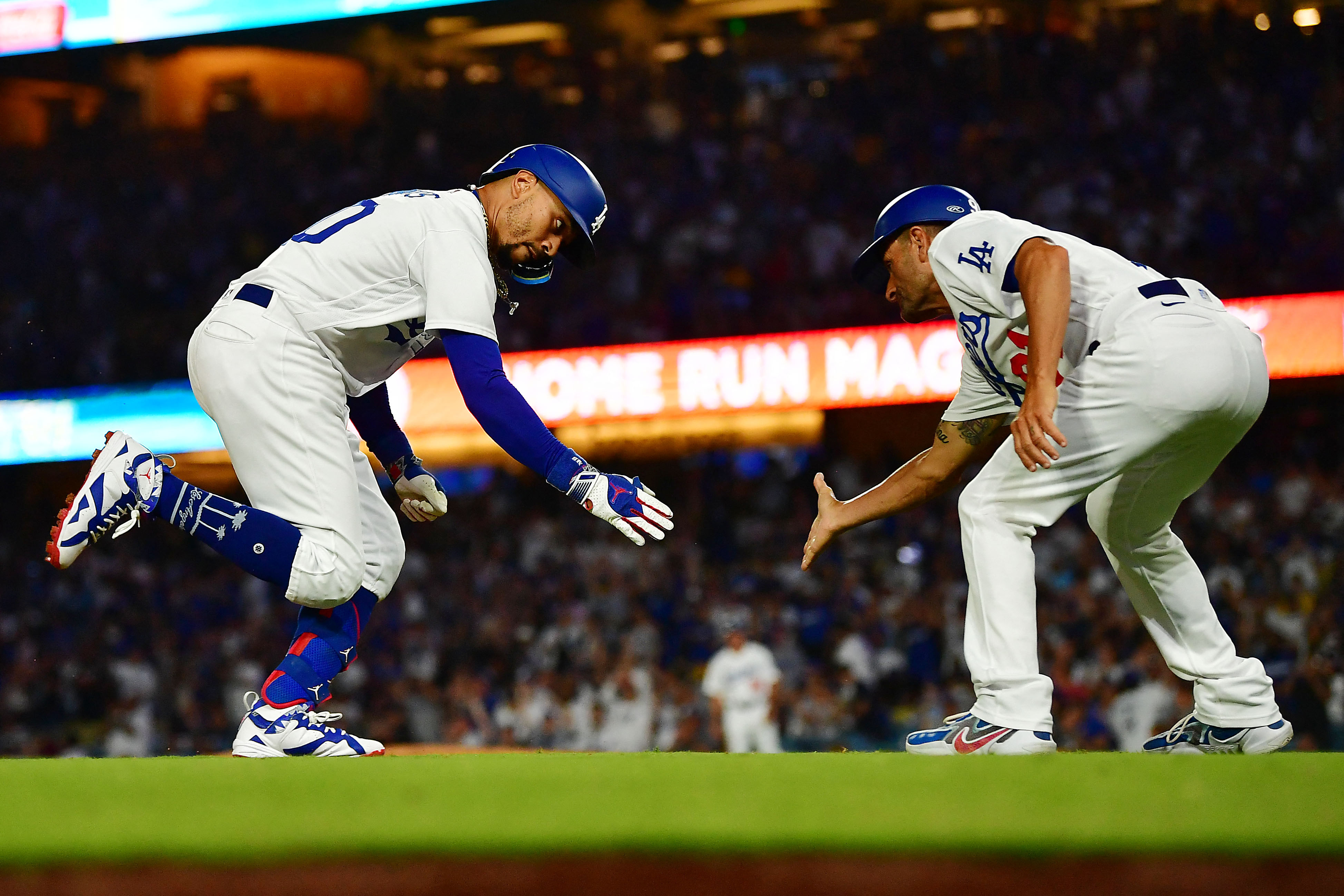 Lance Lynn goes 7 strong in Dodgers debut to beat A's