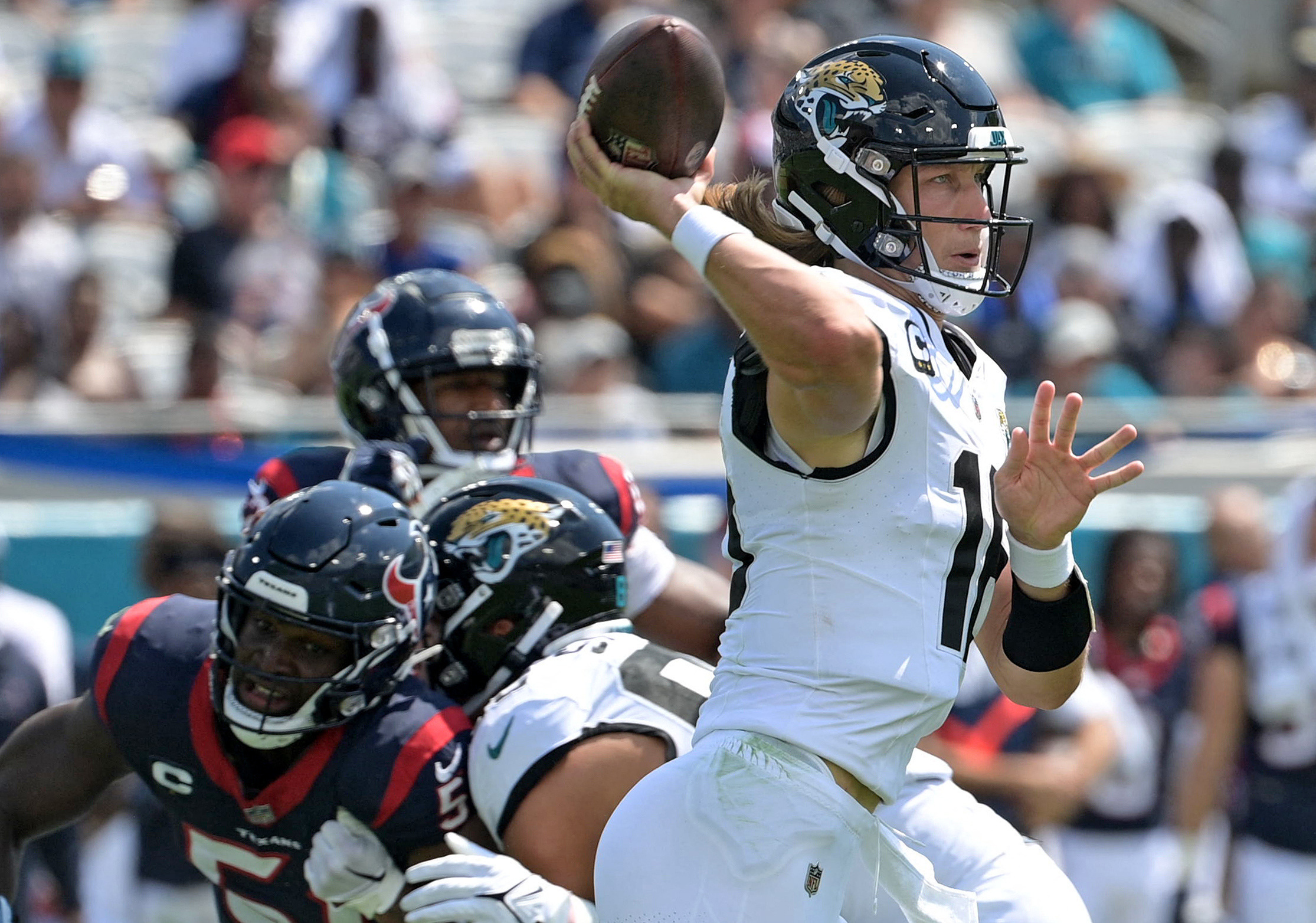 Texans grab big lead, upset Jaguars