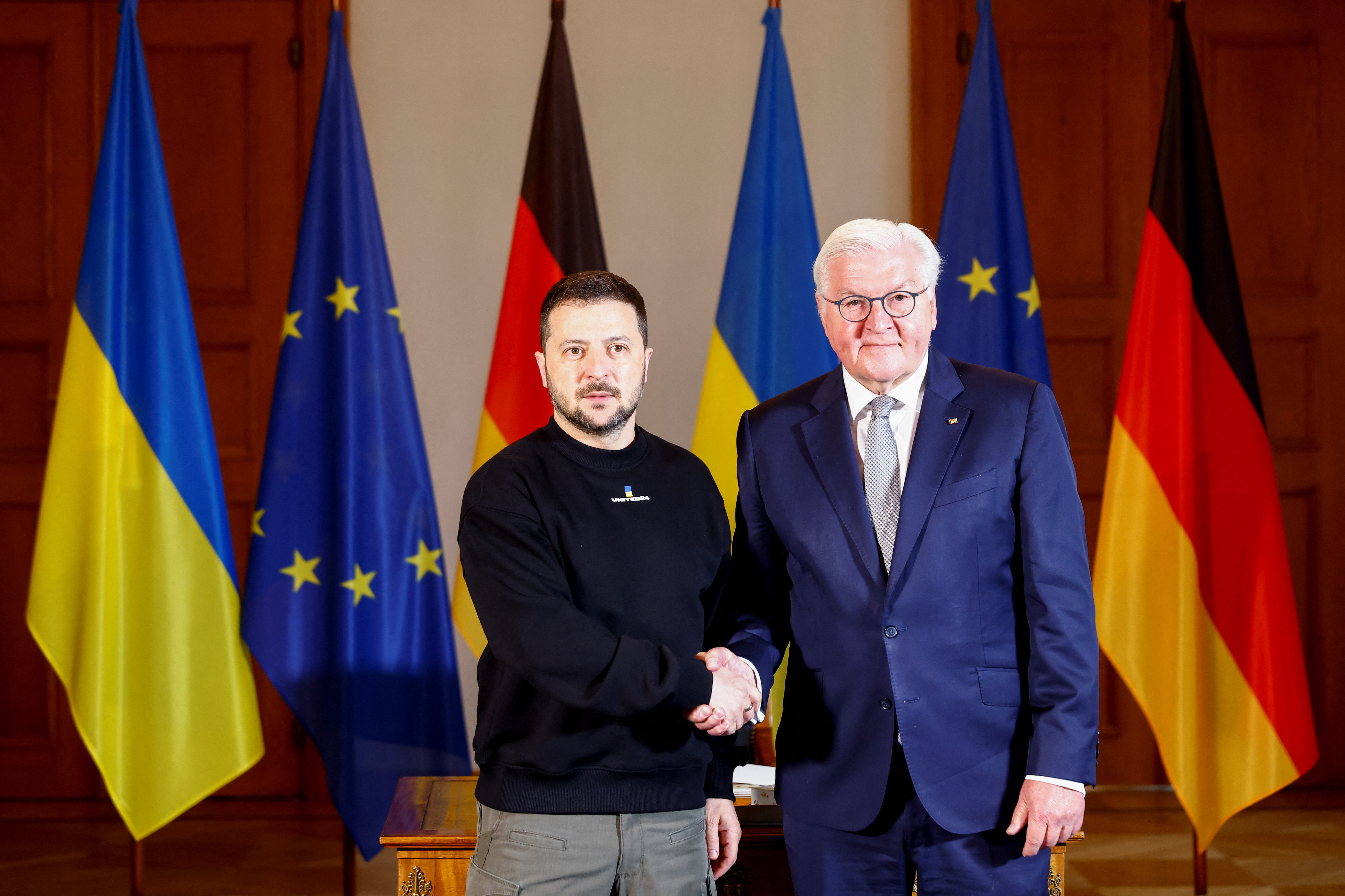 Президент Украины Зеленский находится с визитом в Берлине.