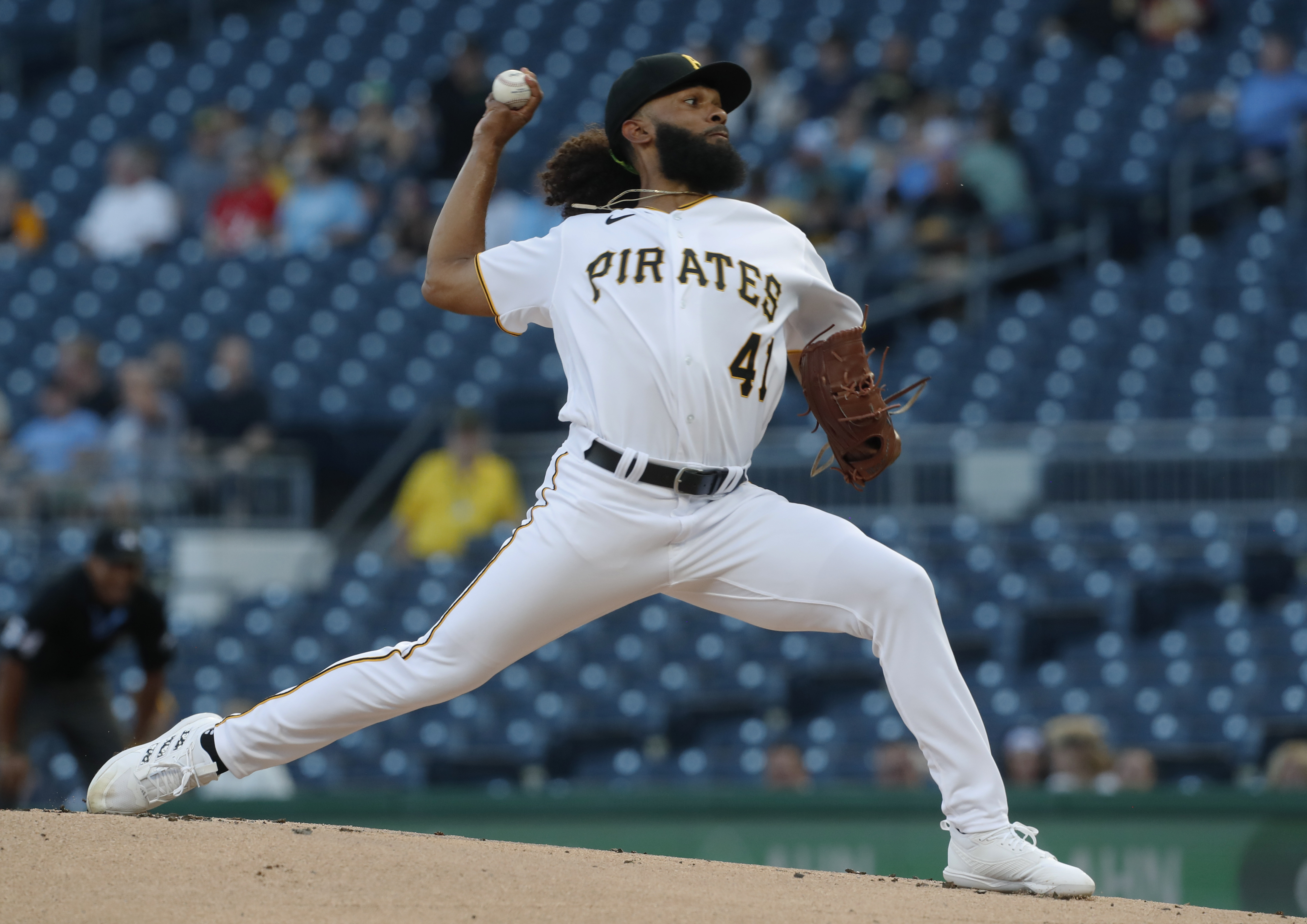 Brandon Woodruff dominates to lead Brewers past Pirates at PNC Park