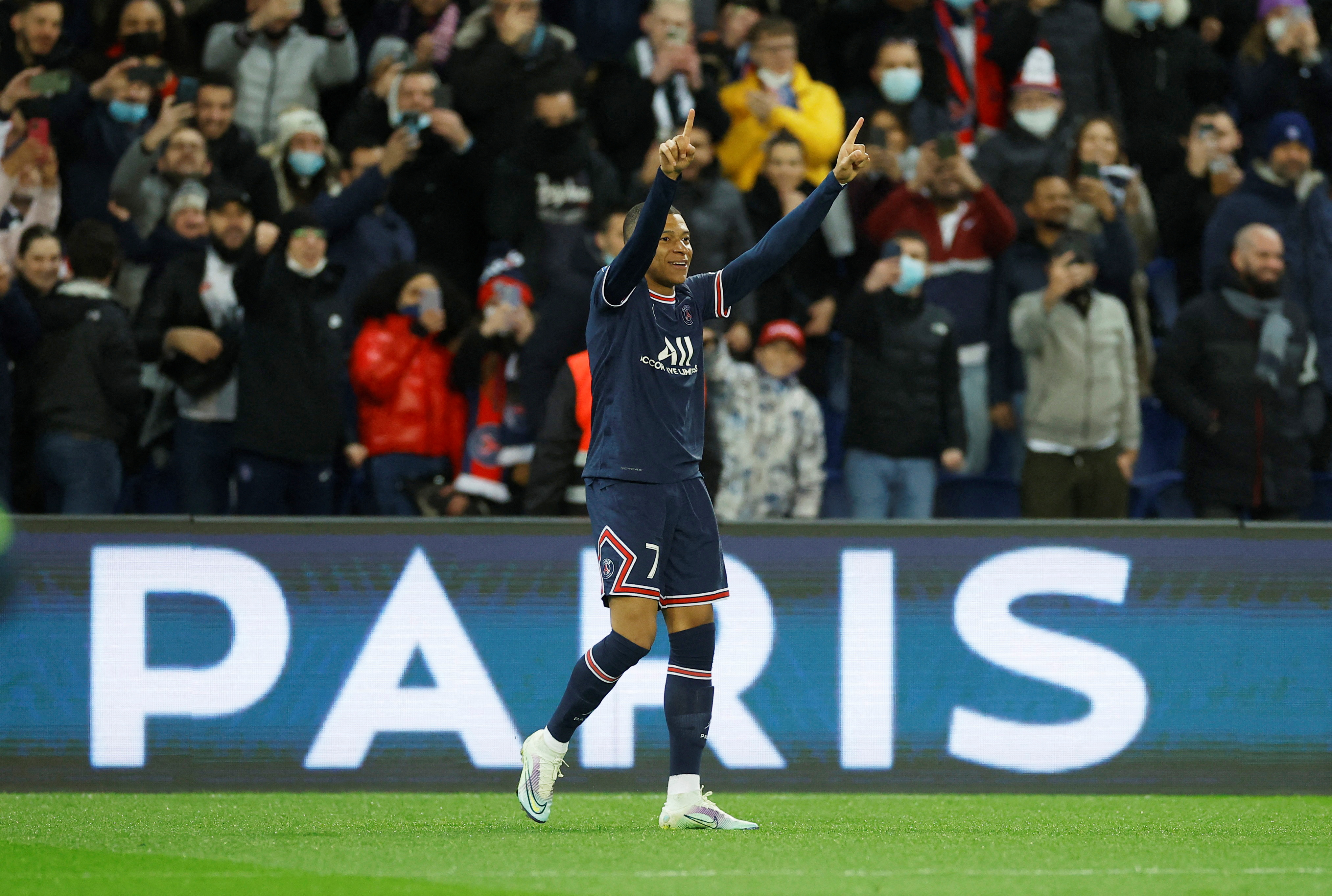 Mbappe scores twice on Parc des Princes return, Marseille