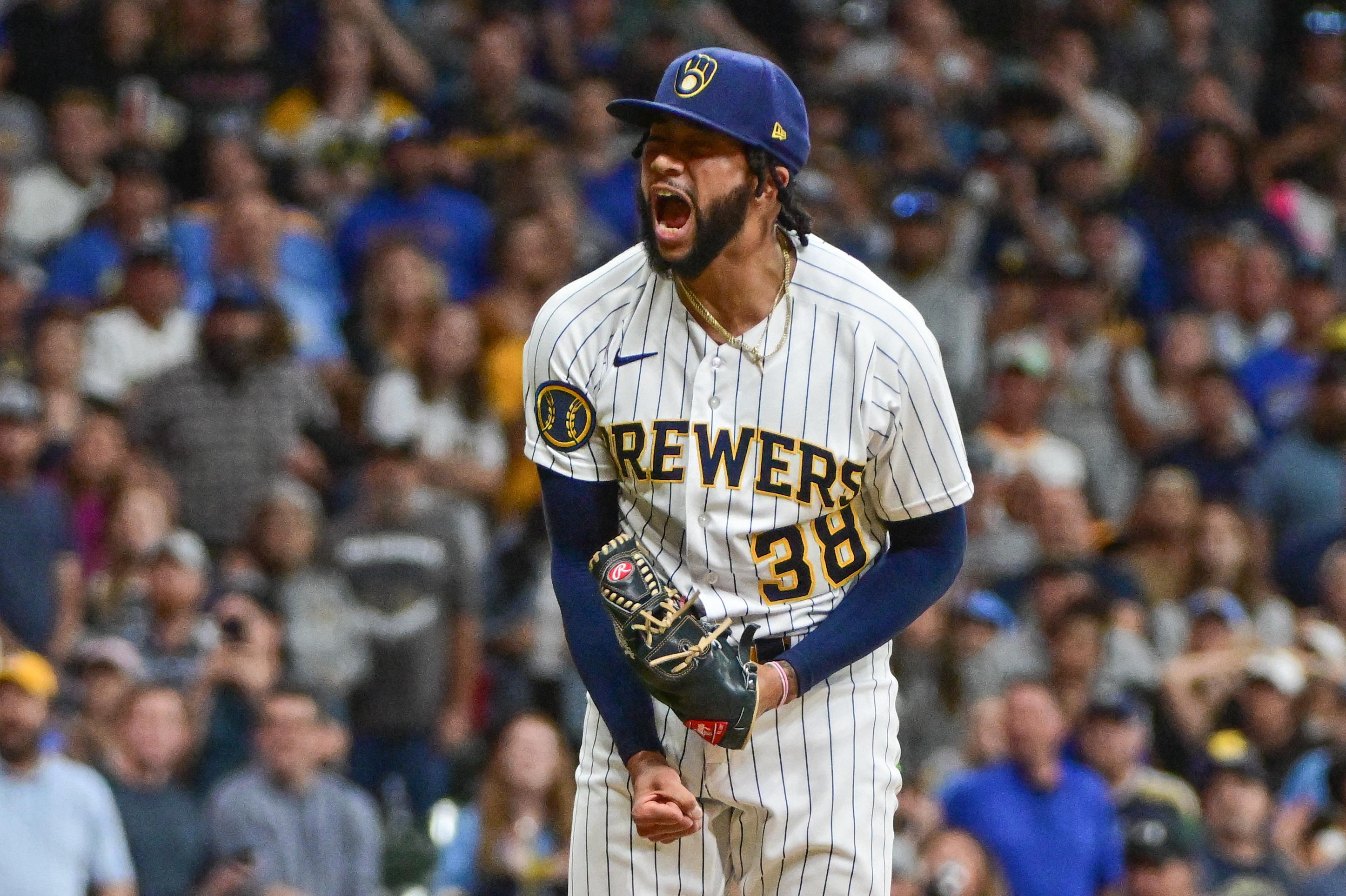 Brewers score five in fifth vs. Padres, win season-high seventh