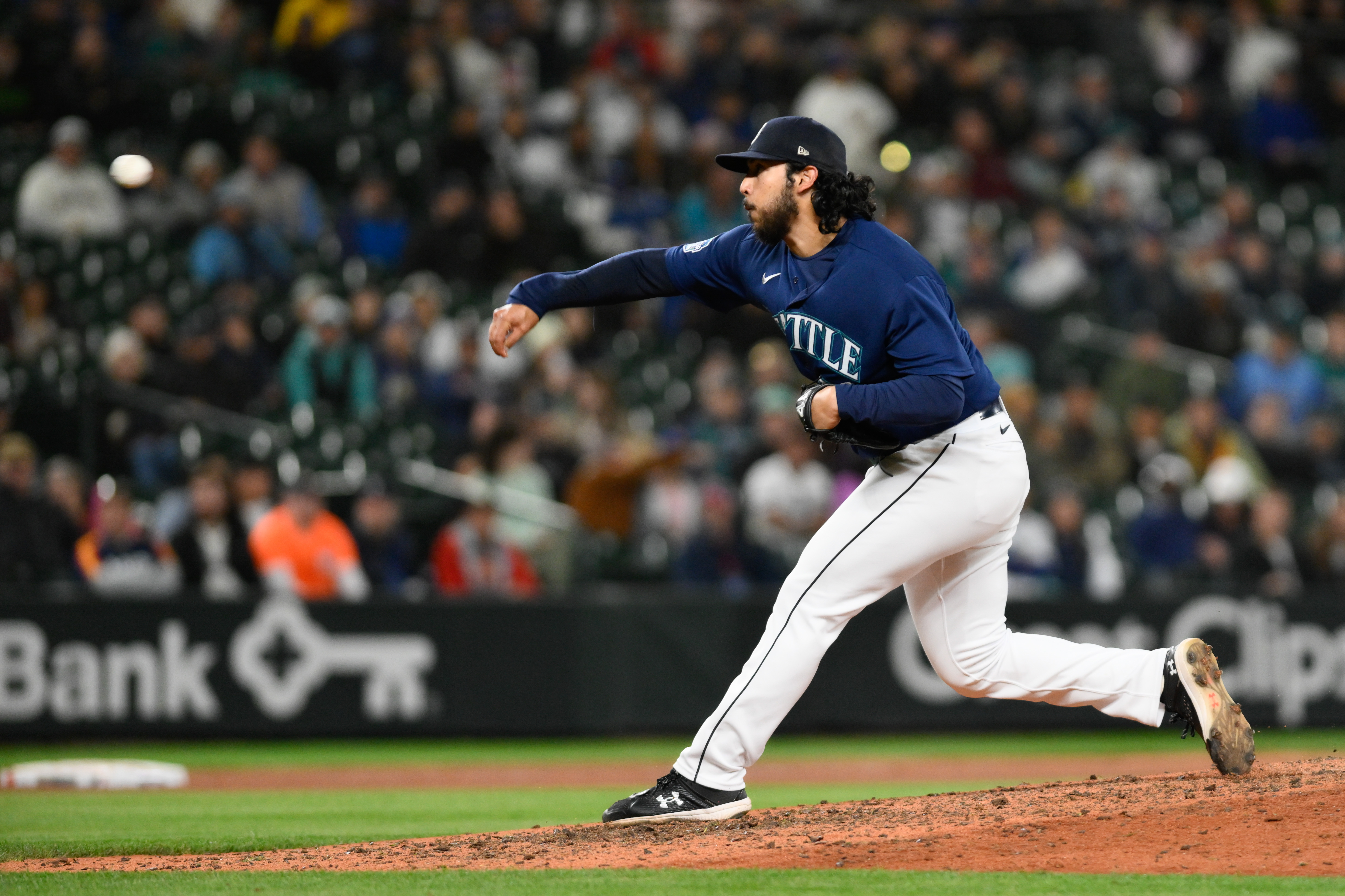 Mariners' George Kirby hit by baseball thrown from stands