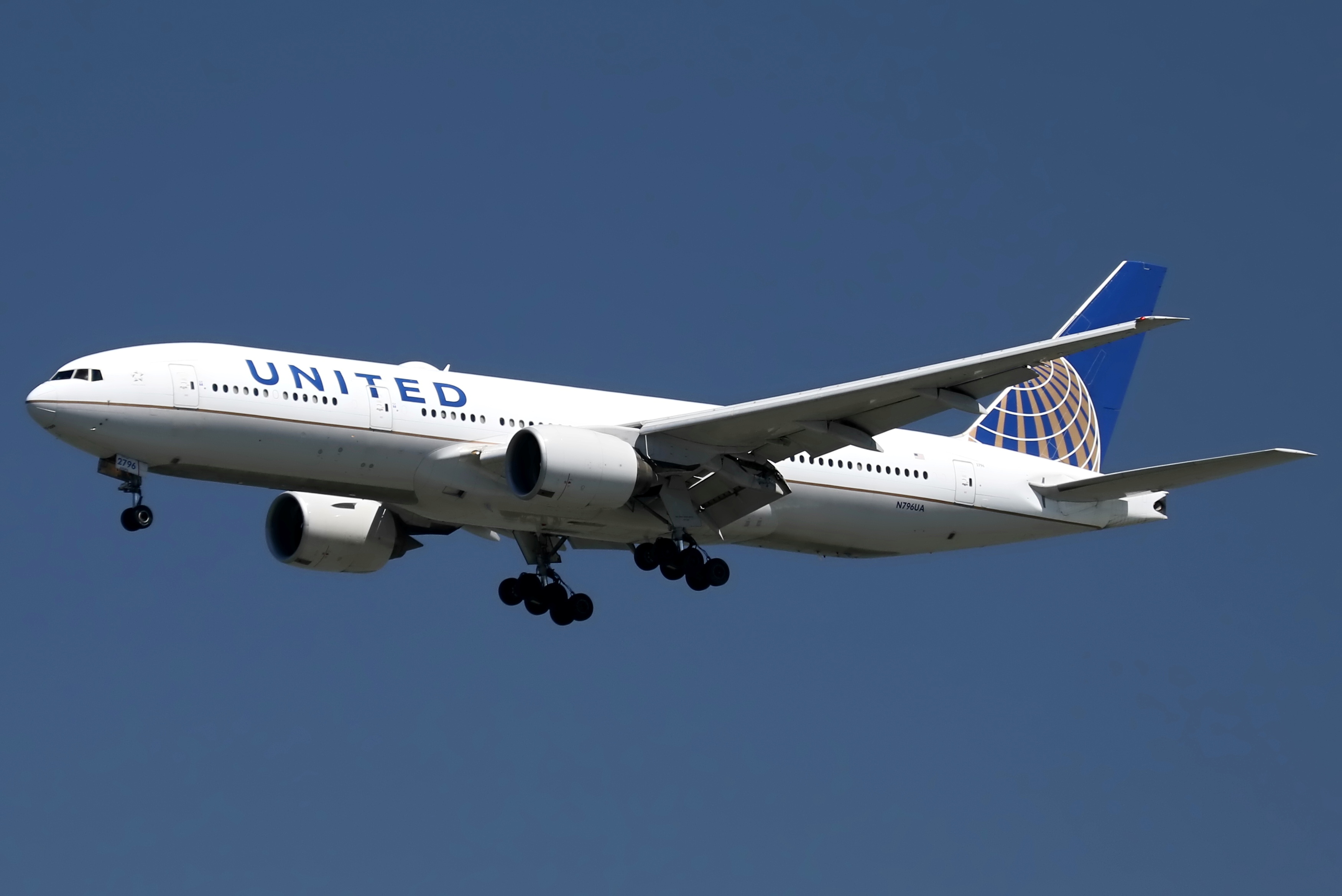 A United Airlines Boeing 777 lands at San Francisco International Airport, San Francisco