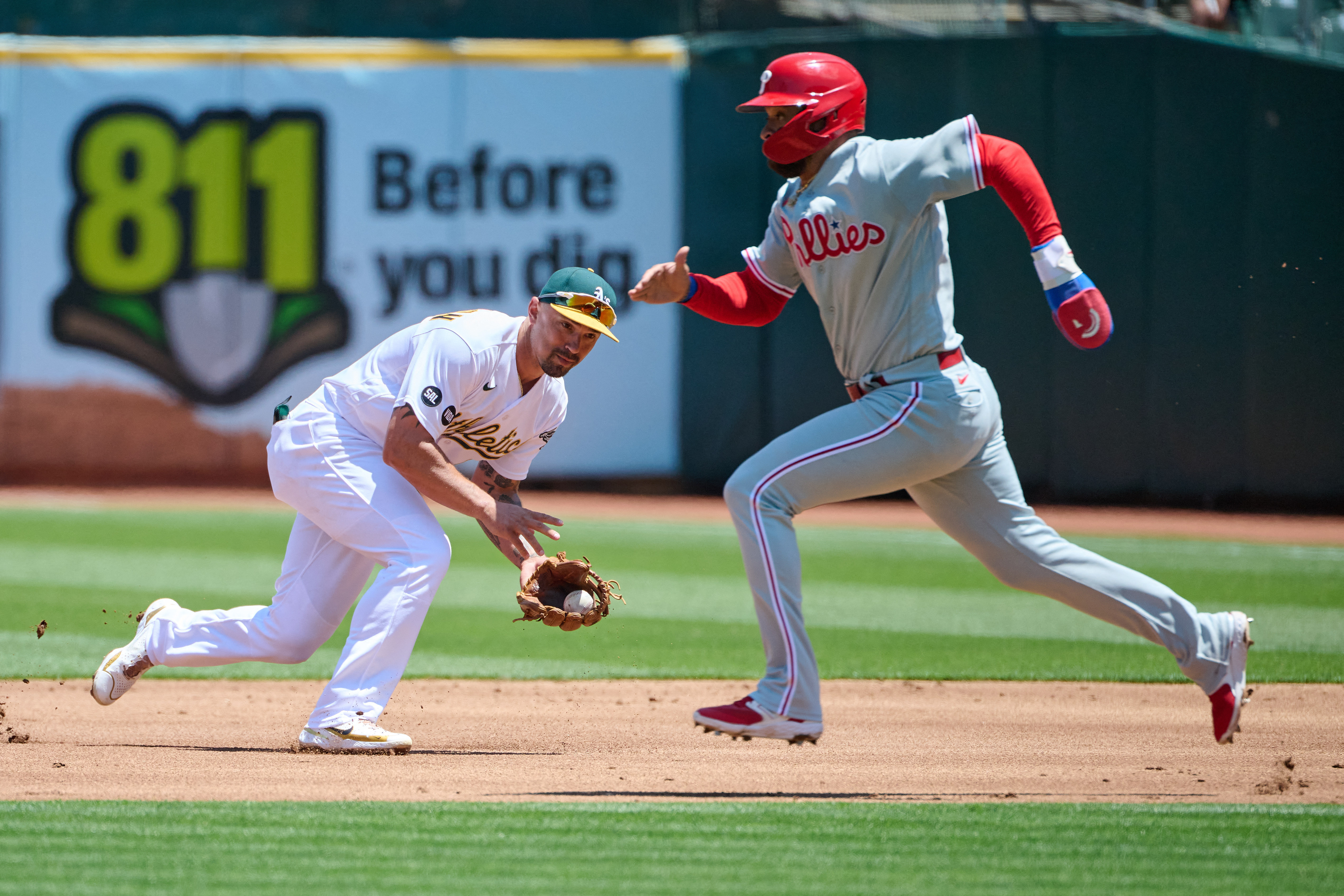 Phillies win another tight contest vs. A's