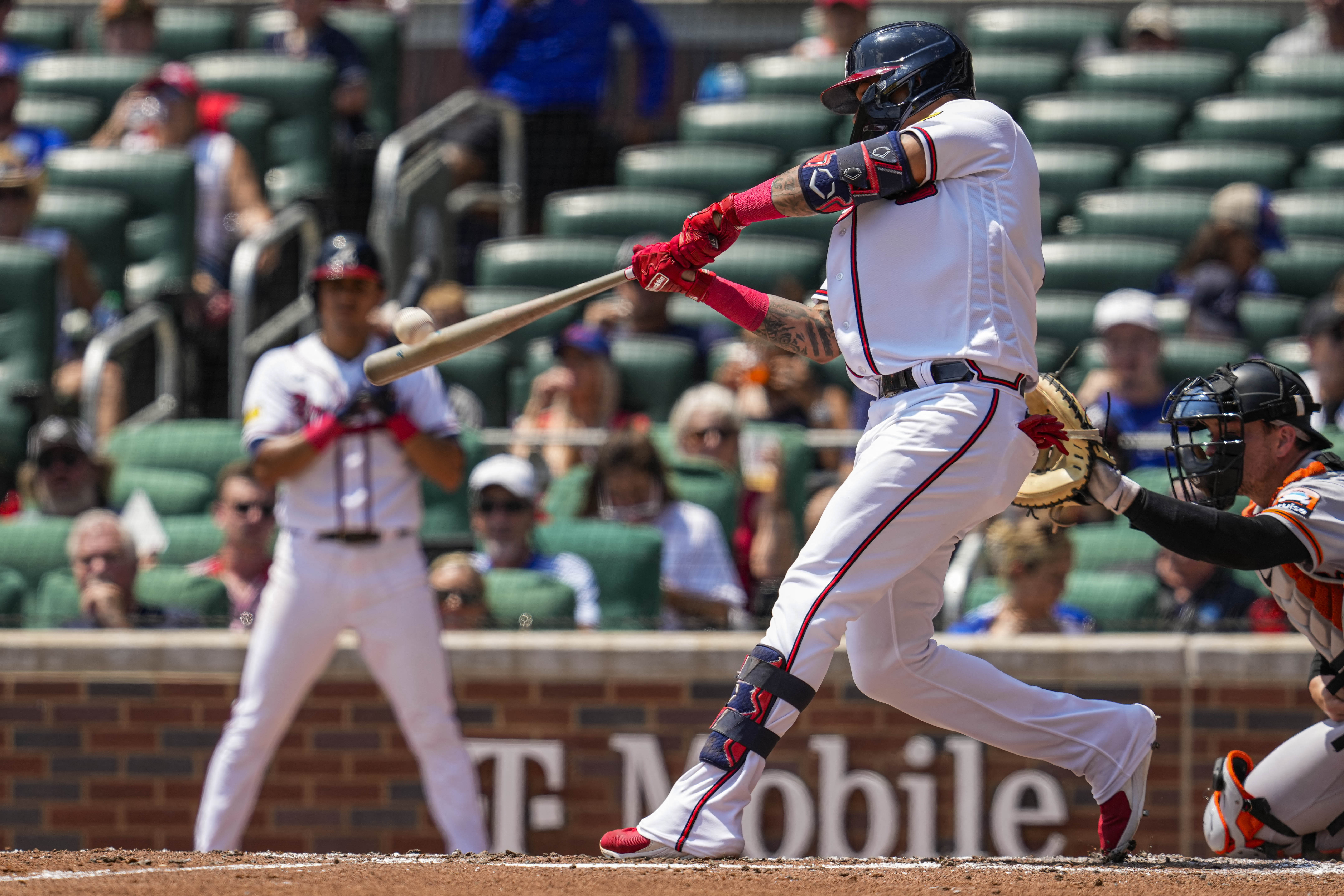 Joc Pederson's bases-loaded walk in 9th lifts Giants to 4-3 win over Braves  - ABC News