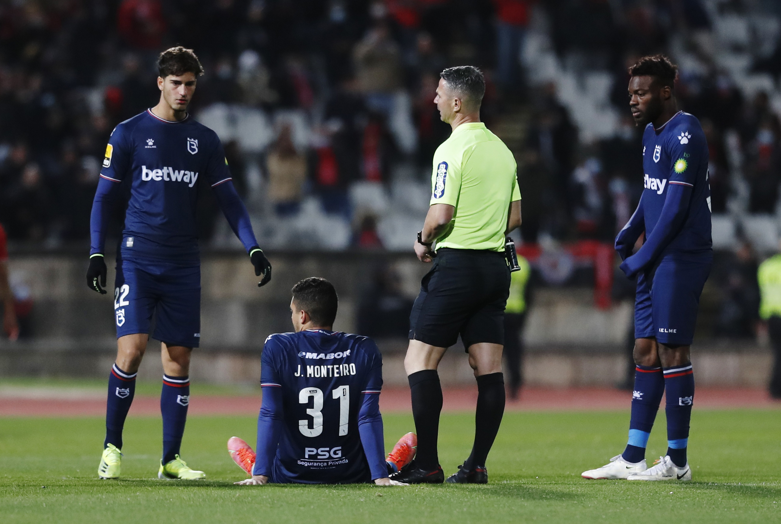 Soccer Football - Primeira Liga - Belenenses v Benfica - Estadio Nacional, Oeiras, Portugal - November 27, 2021 Referee Manuel Mota ends the match early after Belenenses started the match with 9 players due to a COVID-19 outbreak in the club and Joao Monteiro sustains an injury REUTERS/Pedro Nunes