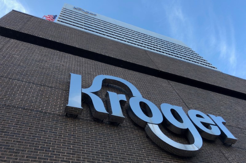 Kroger lifts annual forecasts as online grocery investments click Reuters