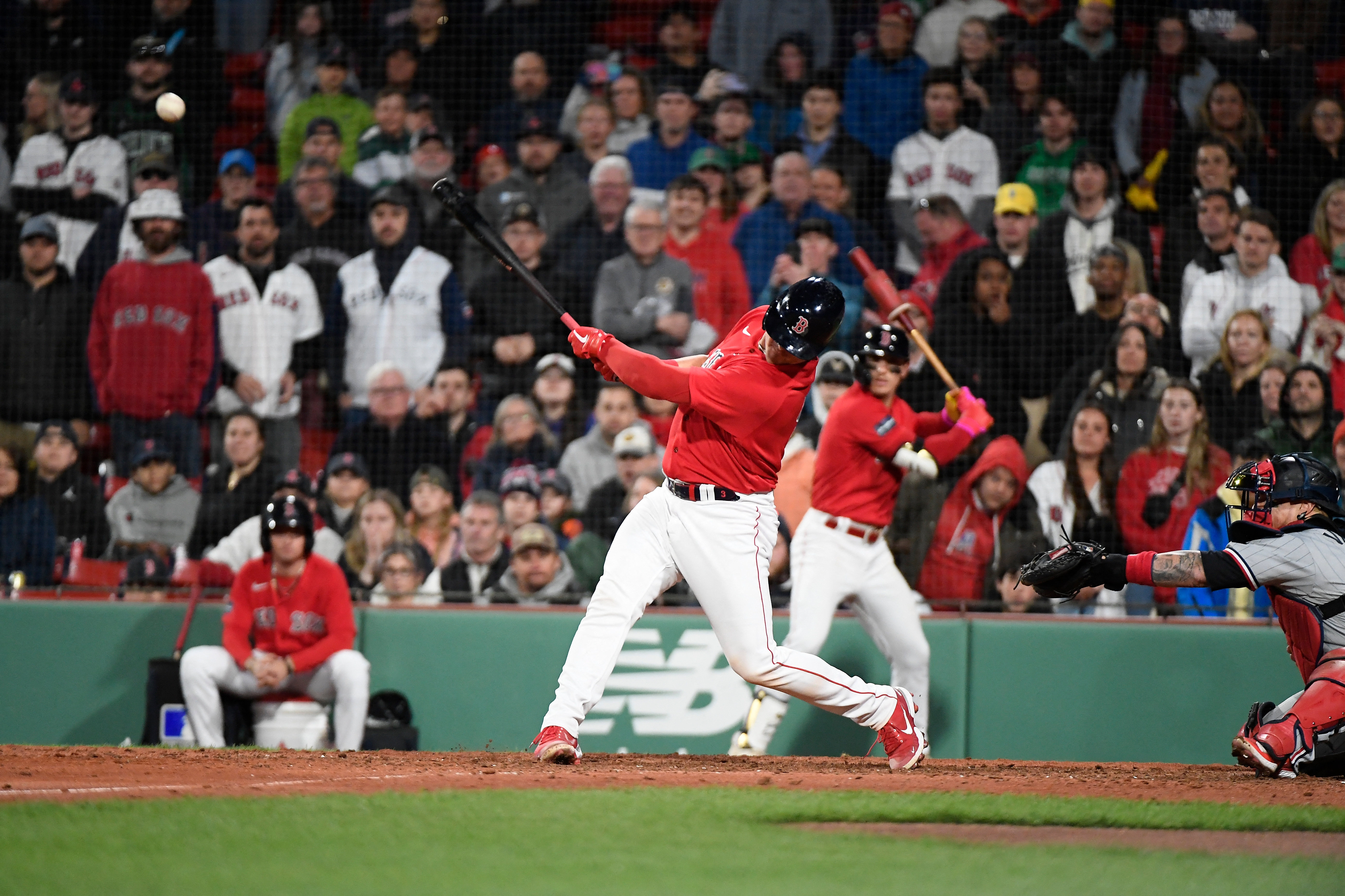 Red Sox score three in 10th inning to overtake Twins