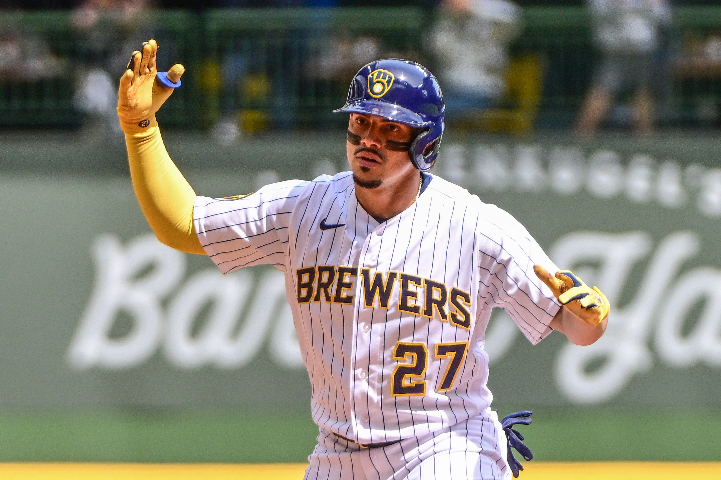 Brewers top Cardinals, Willy Adames launches 1st homer of season