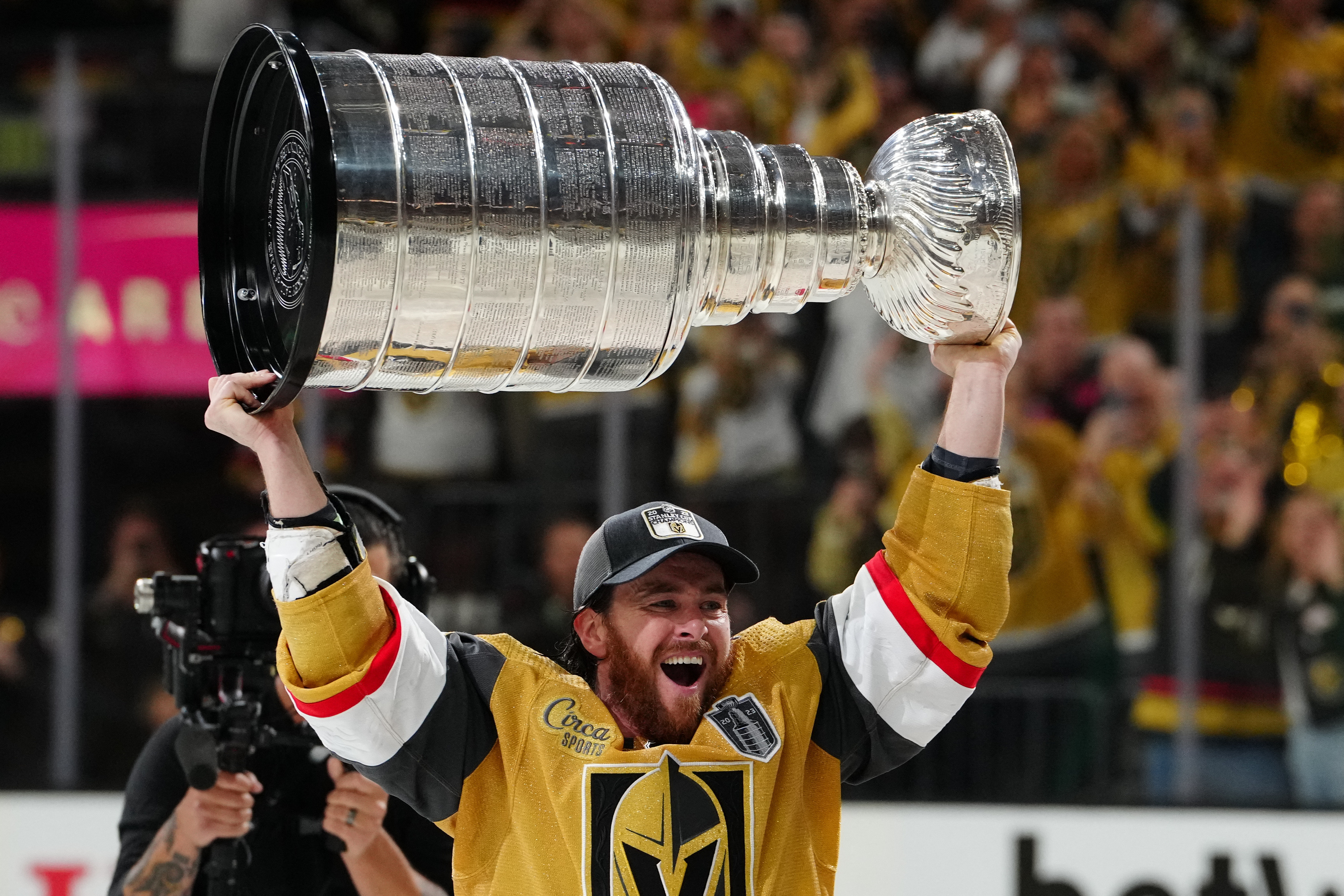 Golden Knights crush Panthers to claim Vegas' first Stanley Cup Championship