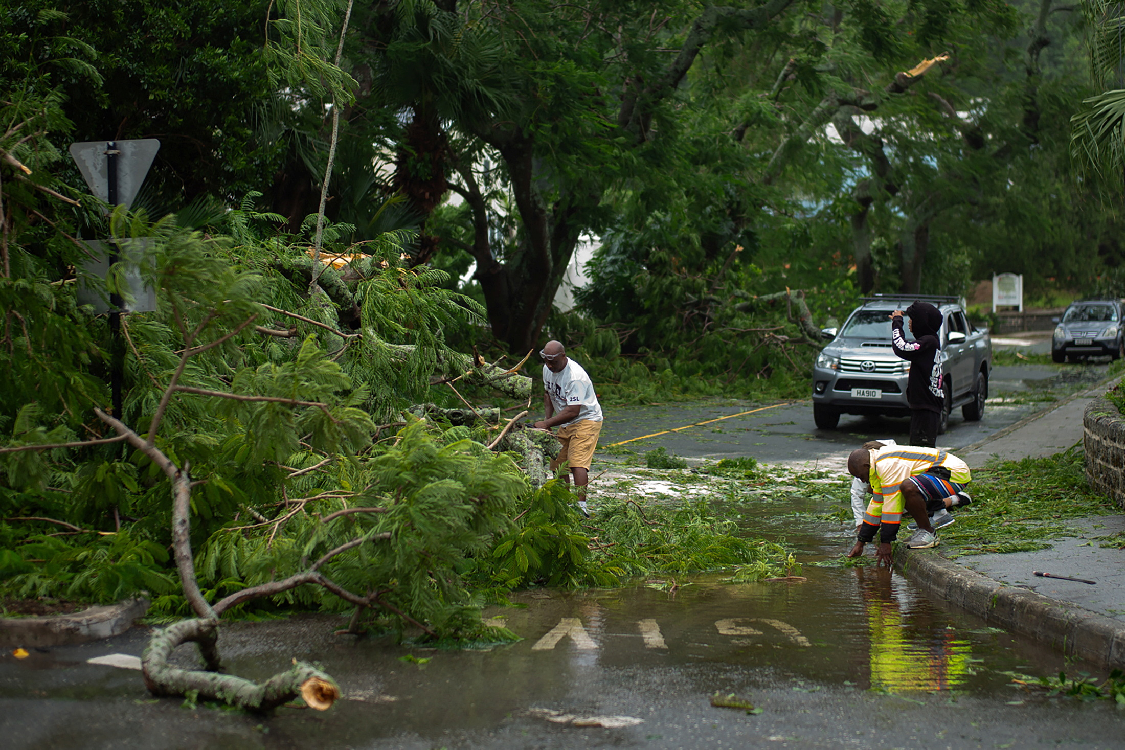 Hurricane Ernesto knocks out power in Bermuda but major damage avoided ...