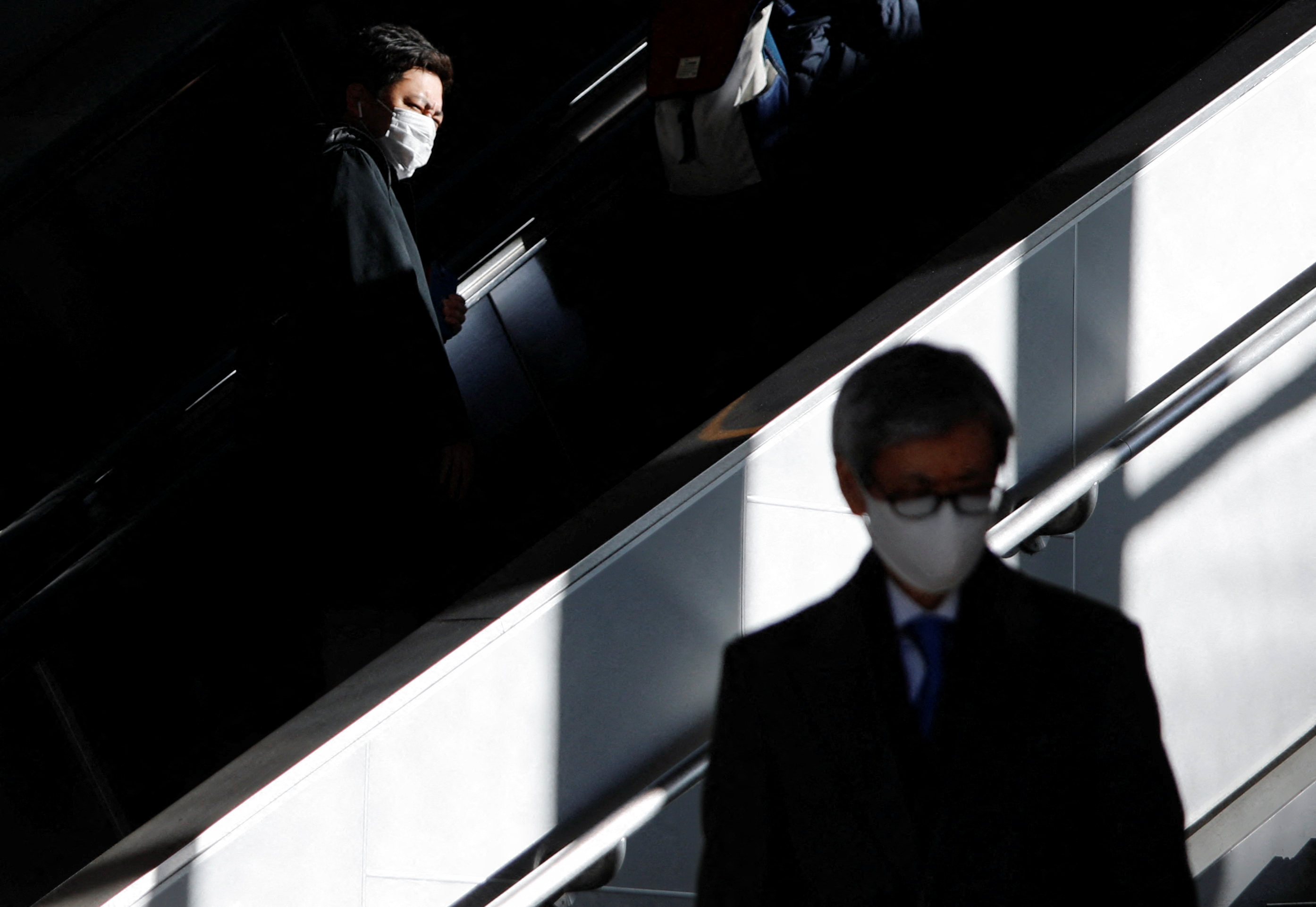 Passengers wearing protective face masks are pictured at a train station, amid the coronavirus disease (COVID-19) pandemic, in Tokyo, Japan, January 7, 2022. REUTERS/Issei Kato