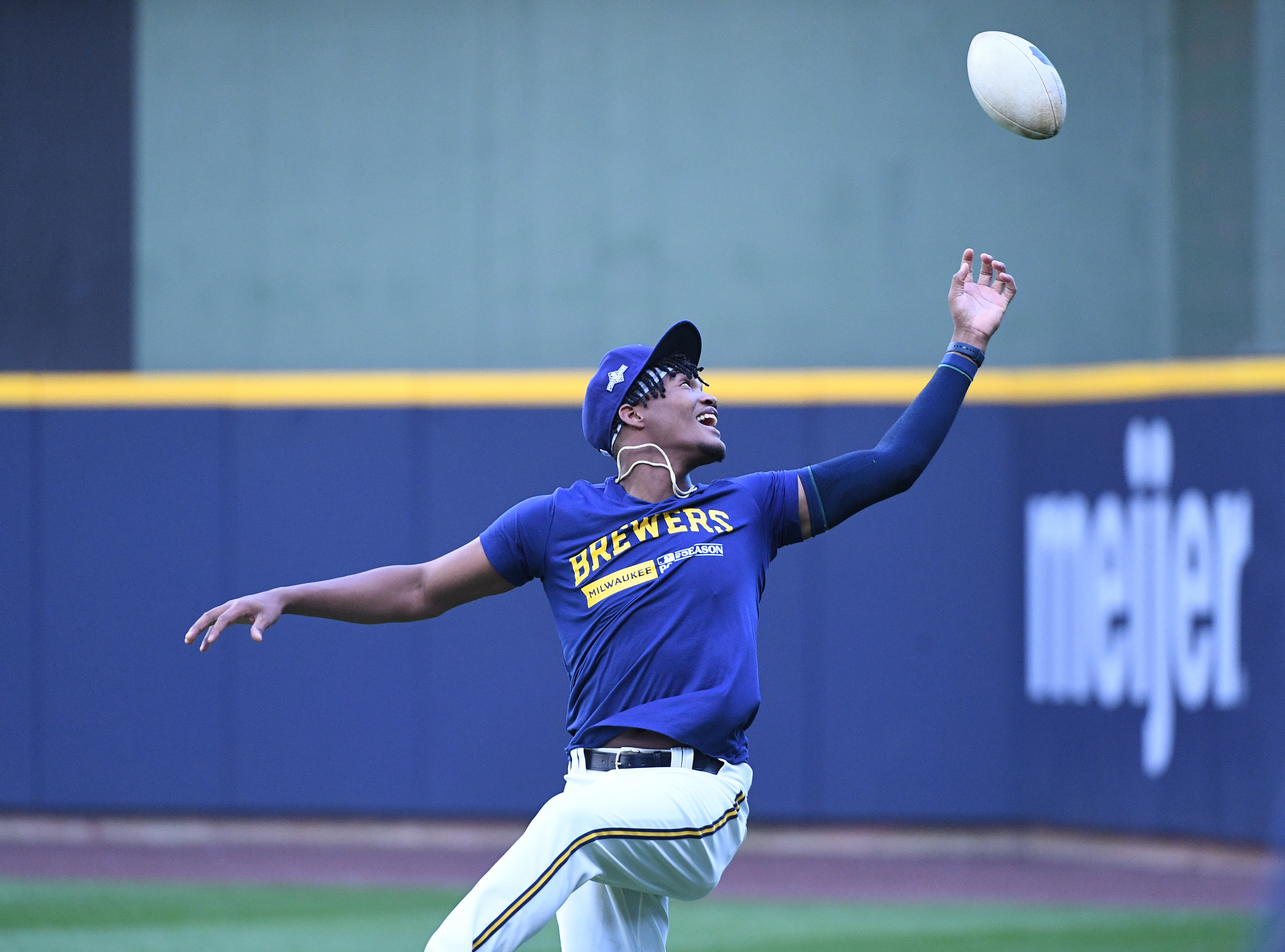 Early homers send D-backs to Game 1 win over Brewers, Sports