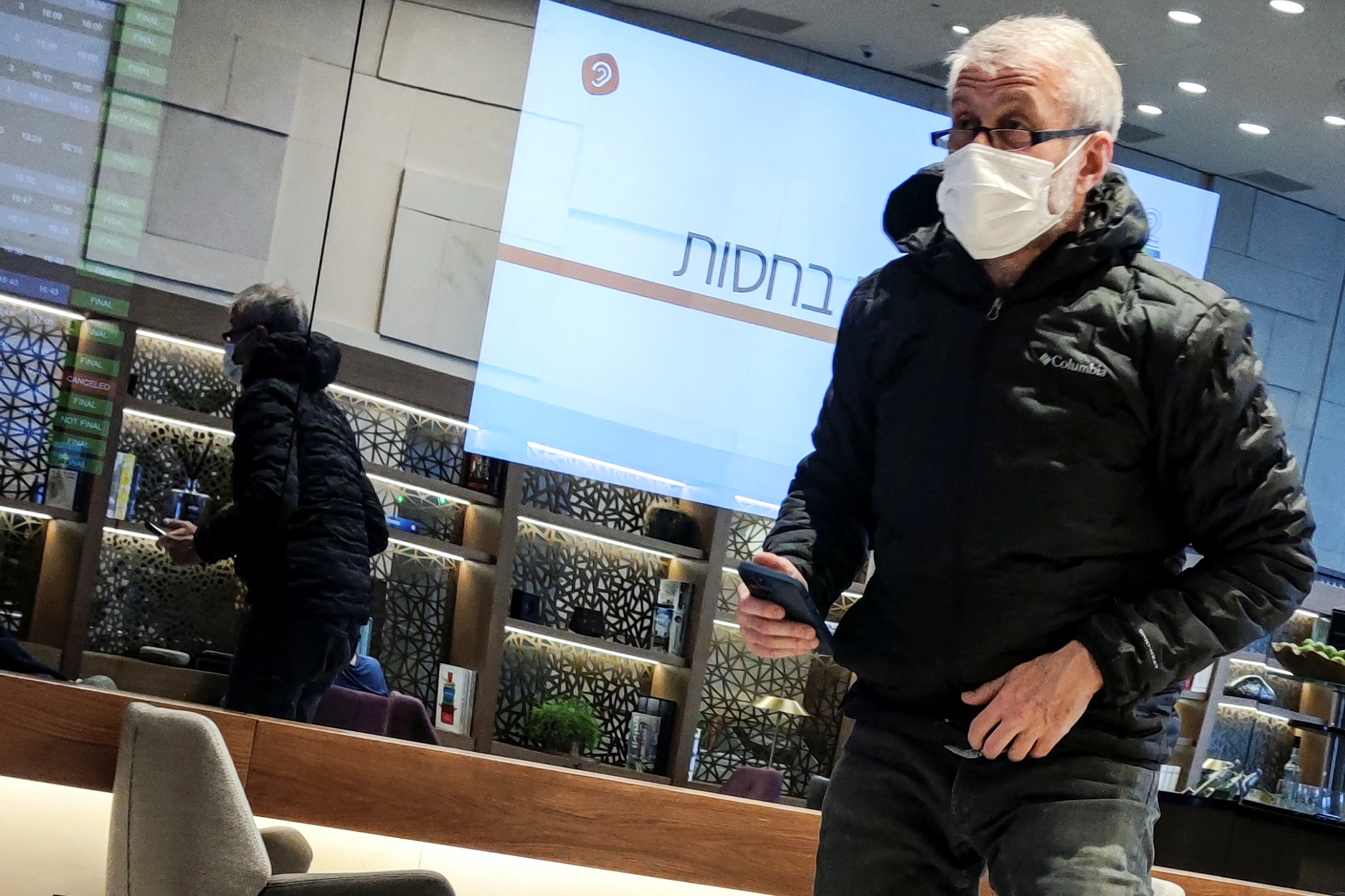 Russian oligarch Abramovich spotted in Israeli airport | Reuters