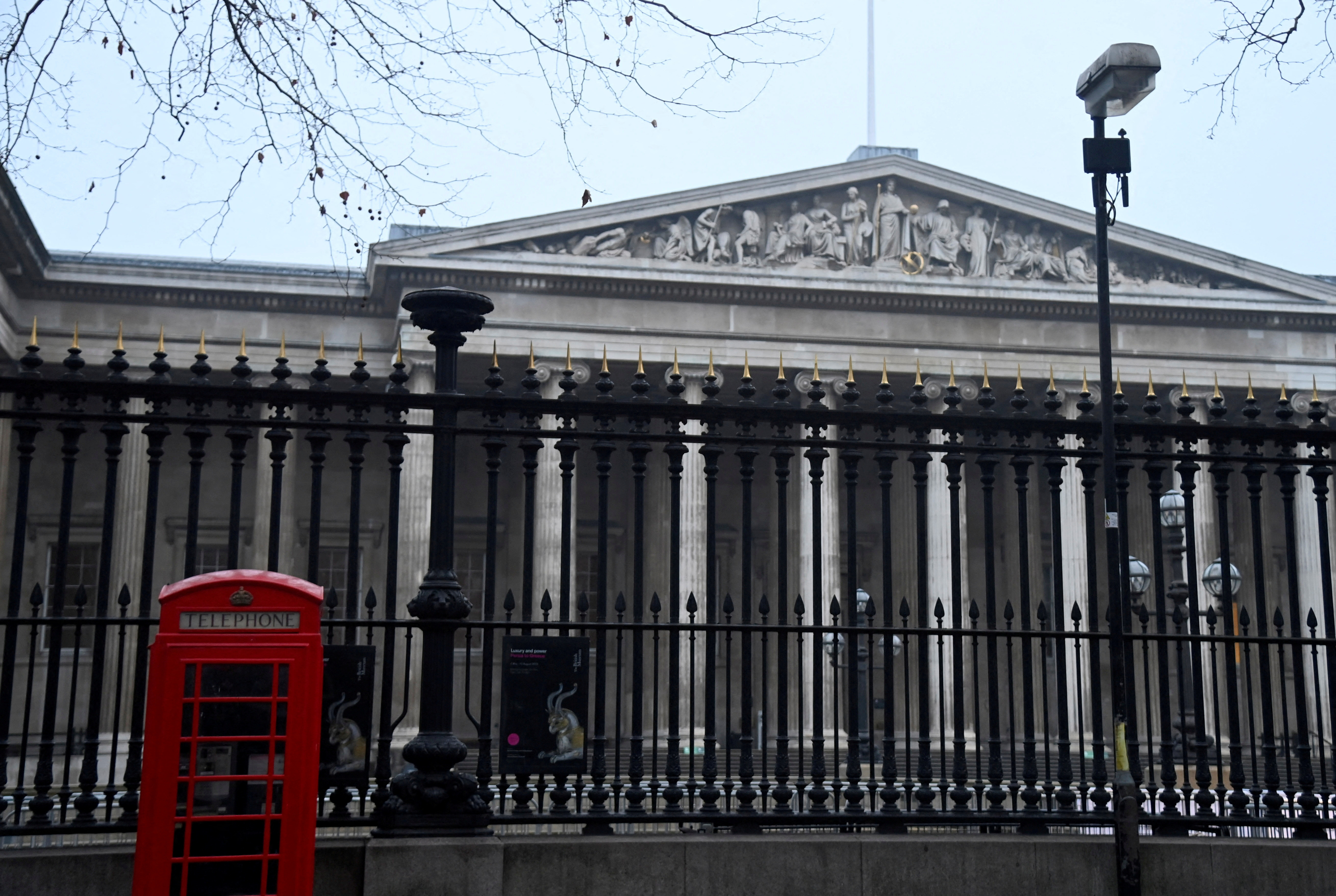 British Museum director quits over stolen treasures