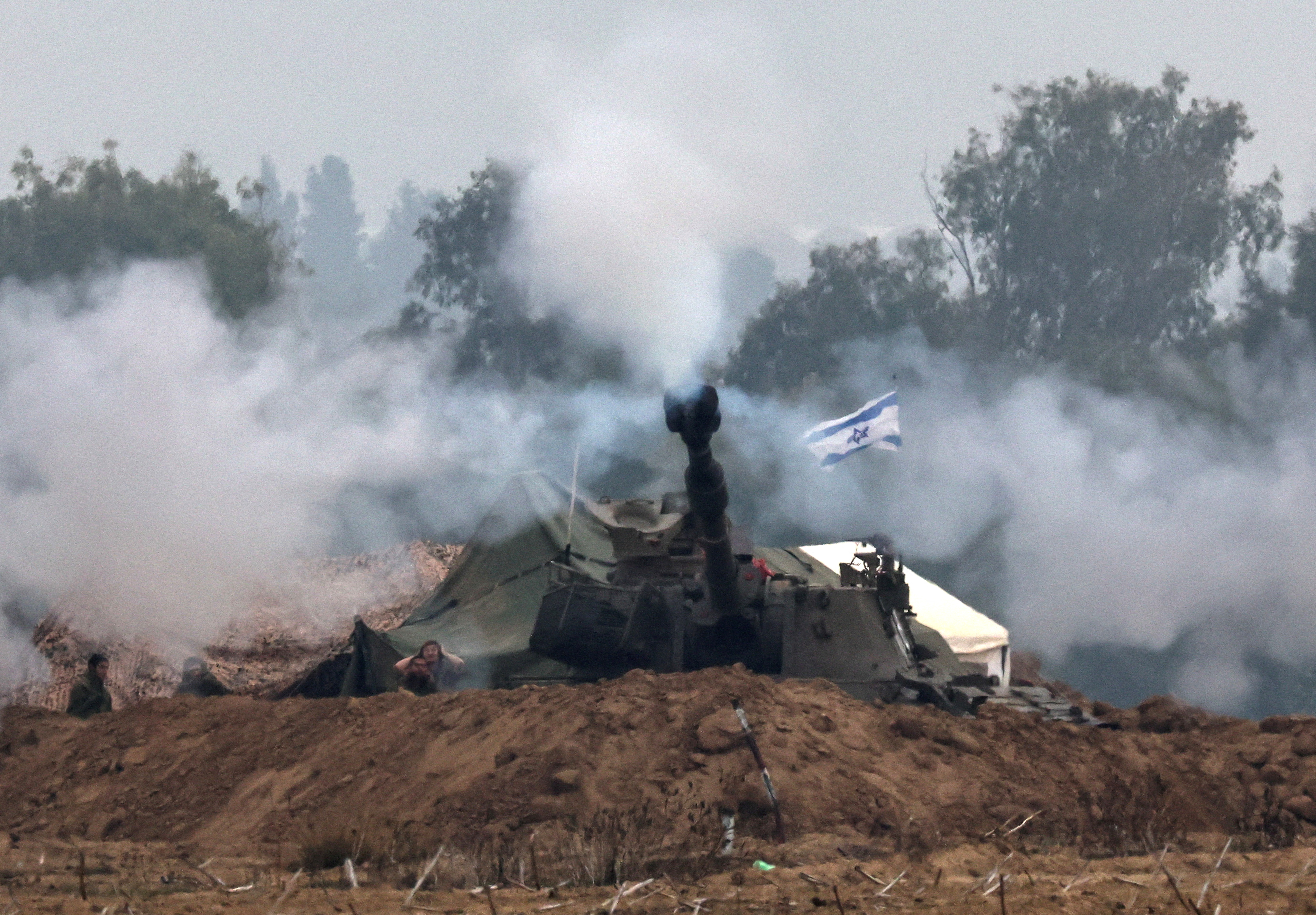イスラエル軍、ガザ南部最大都市中心部に　司令官「最も激しい戦闘の日」