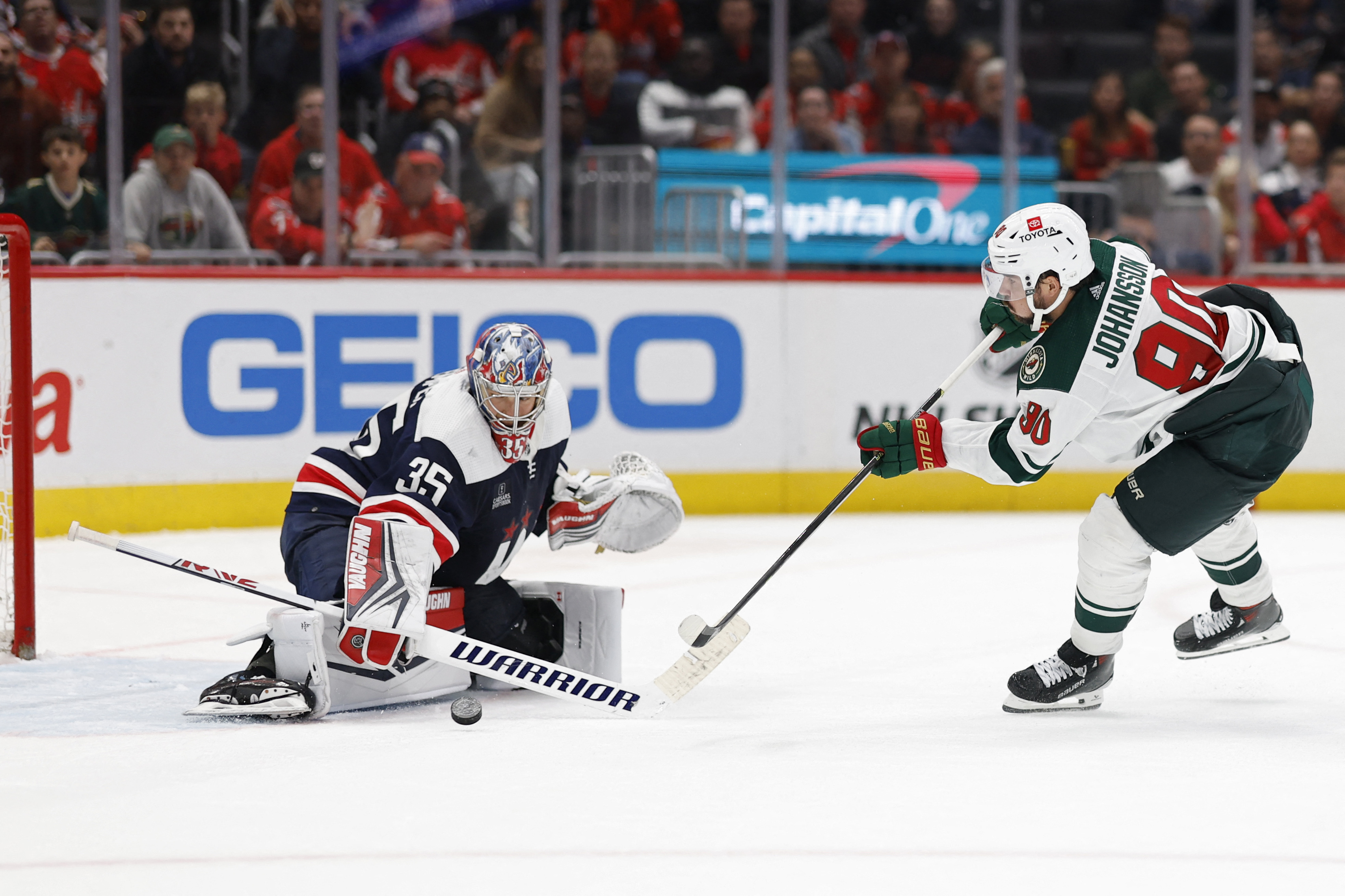 John Carlson scores as Capitals beat Blackhawks 6-1