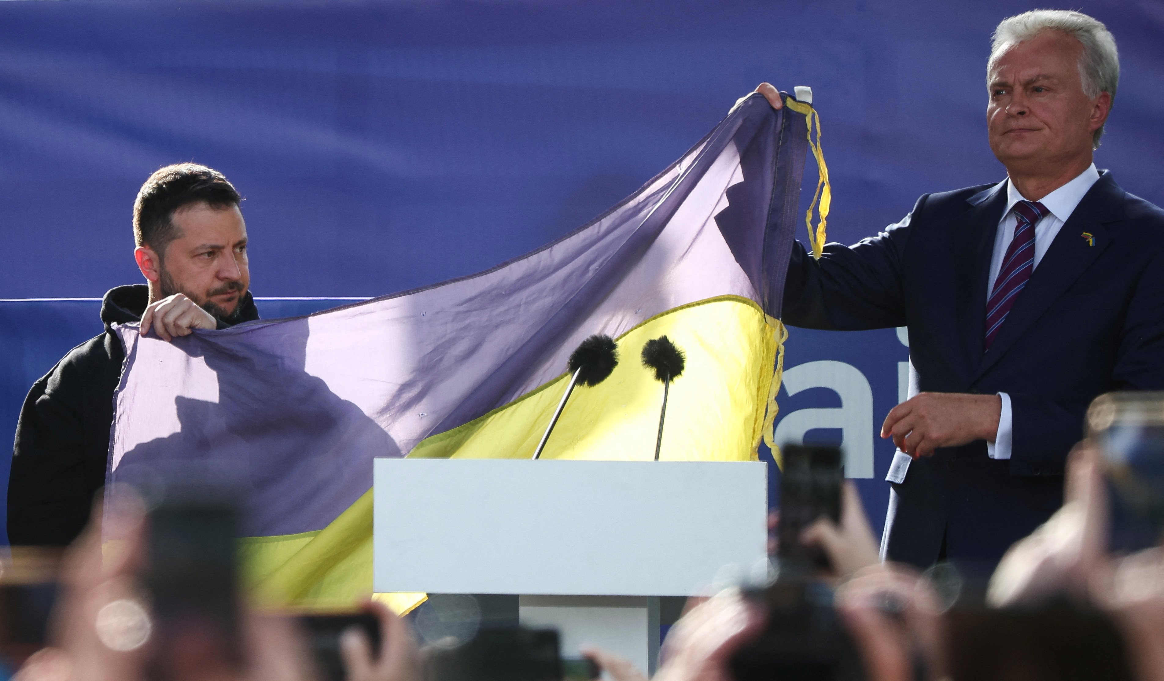 Украина 07.03 2024 видео. Украина НАТО. Украинский флаг. Флаг Украины и НАТО.