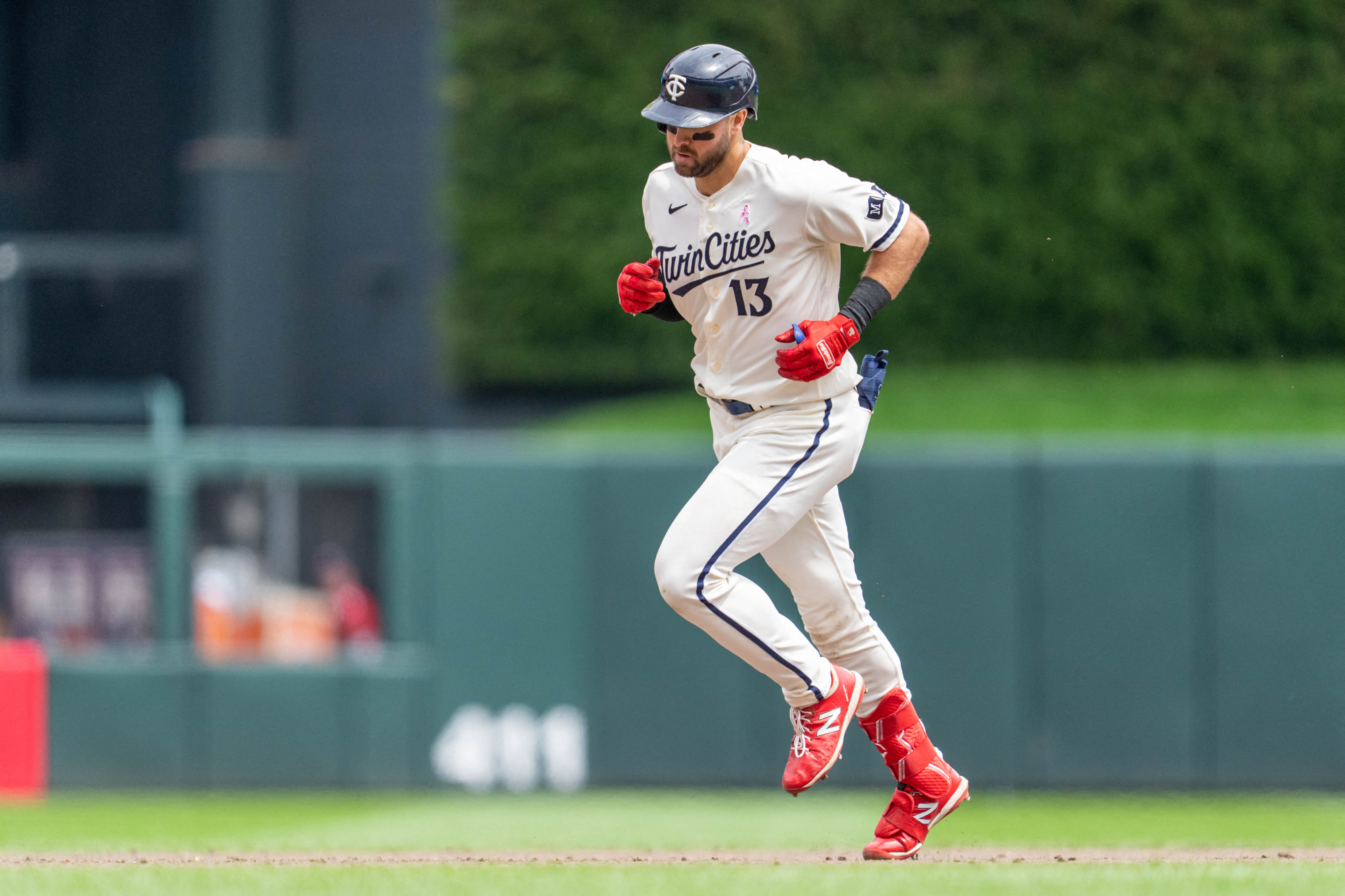 Twins rout Cubs for second straight day