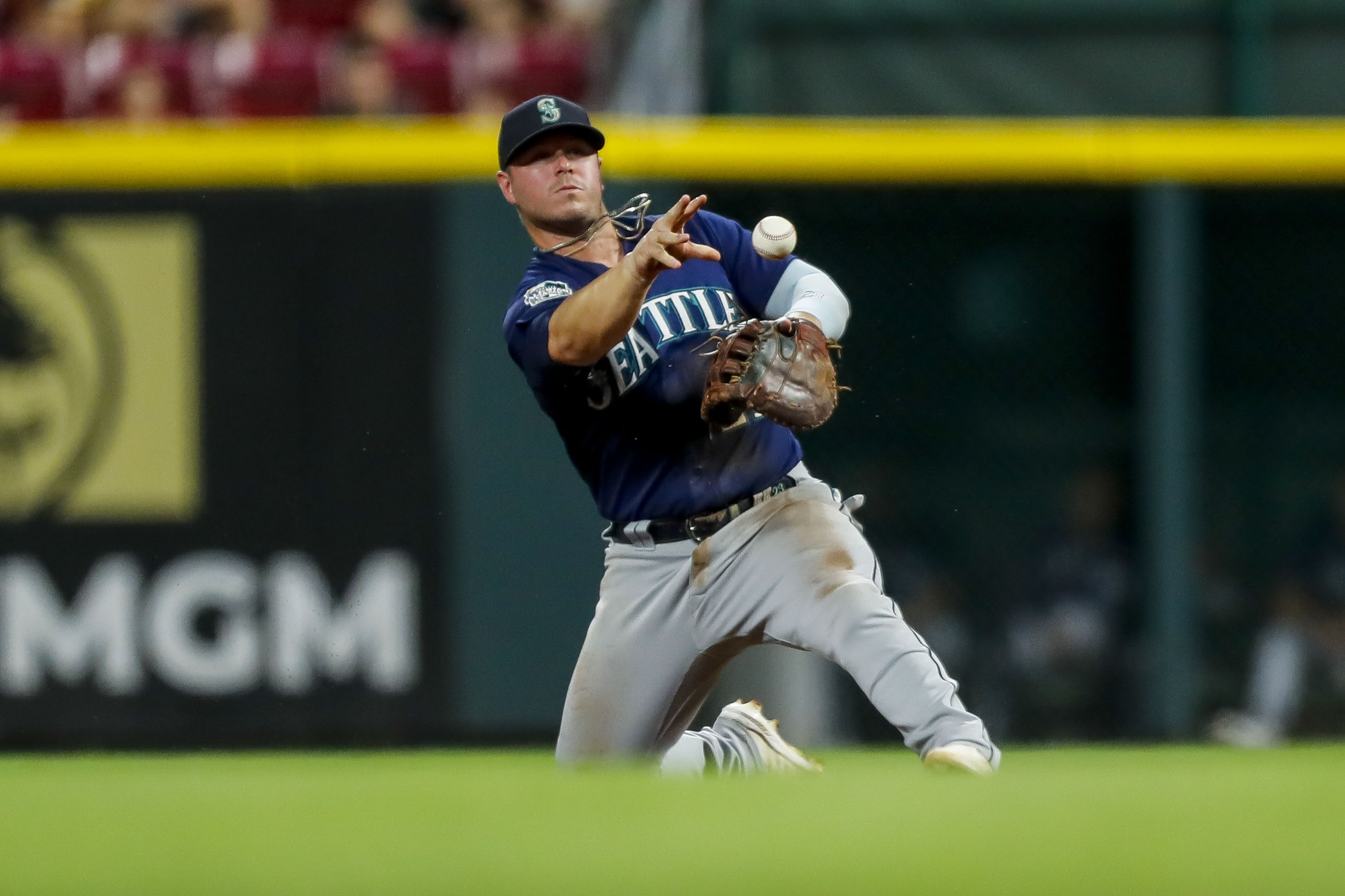 Nick Martini fuels Reds' late rally past Mariners