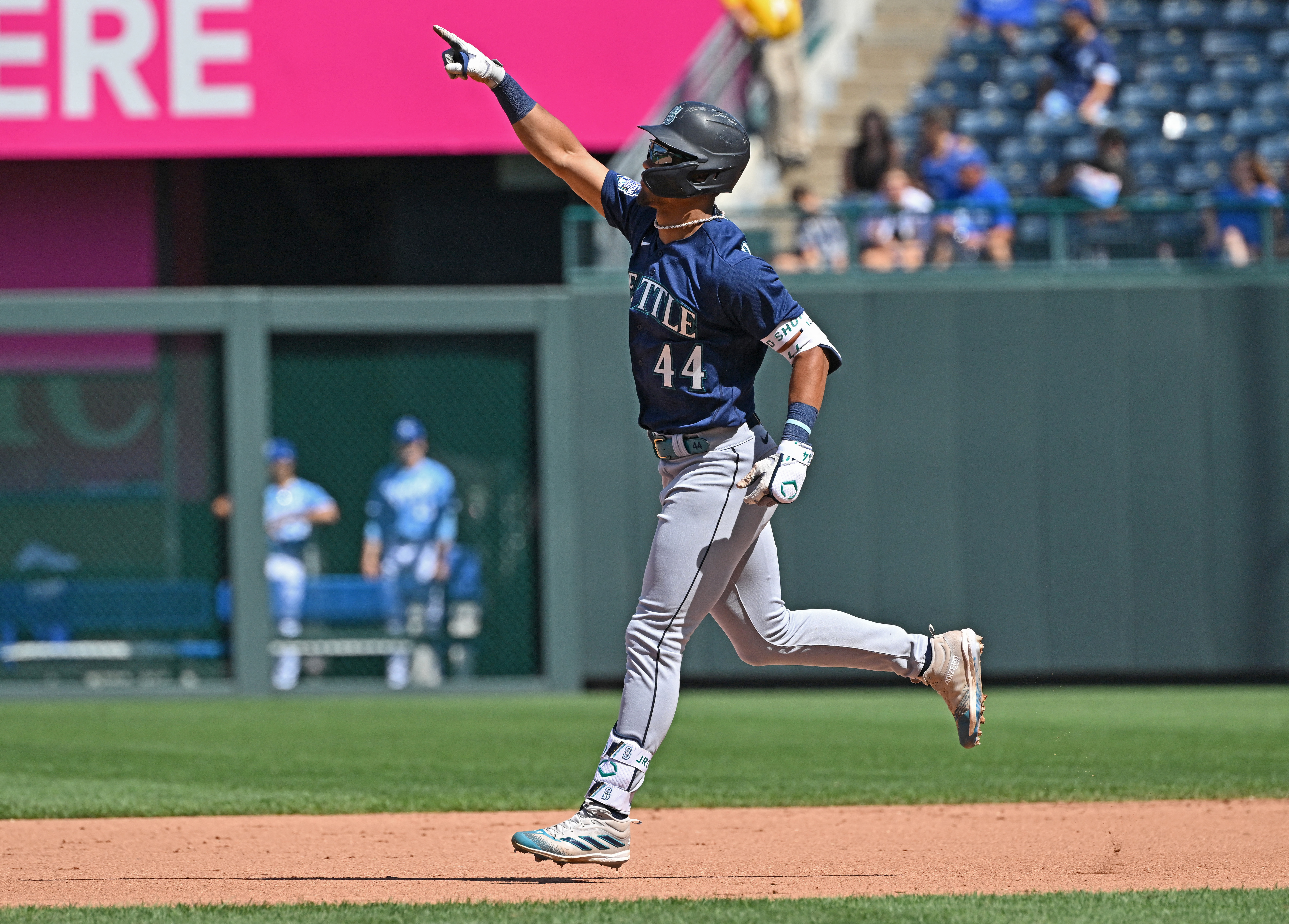 France has 5 hits, 5 RBIs as Mariners outslug Royals 13-7