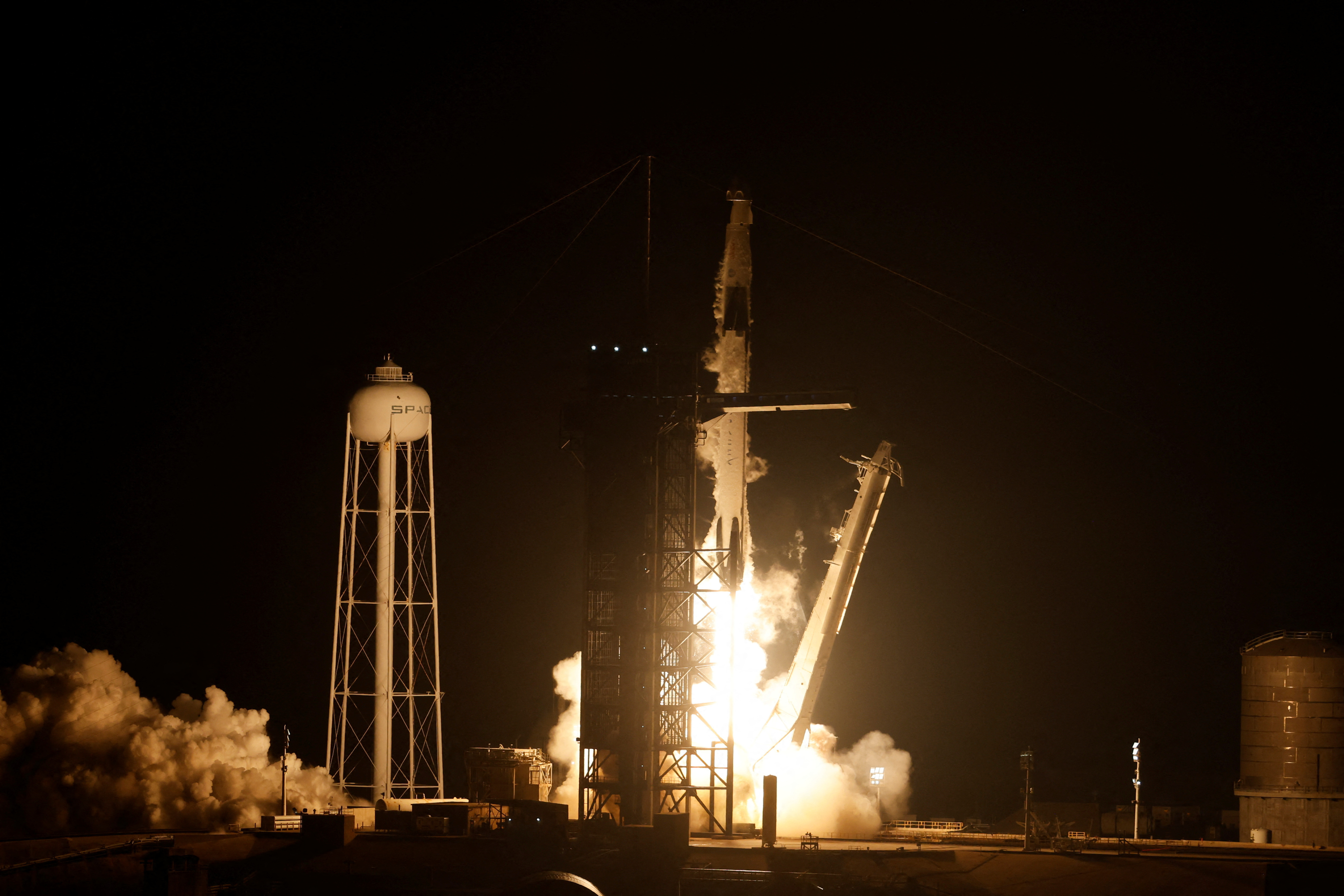 Misiunea SpaceX Crew-6 a NASA la Stația Spațială Internațională decolează de la Centrul Spațial Kennedy din Cape Canaveral