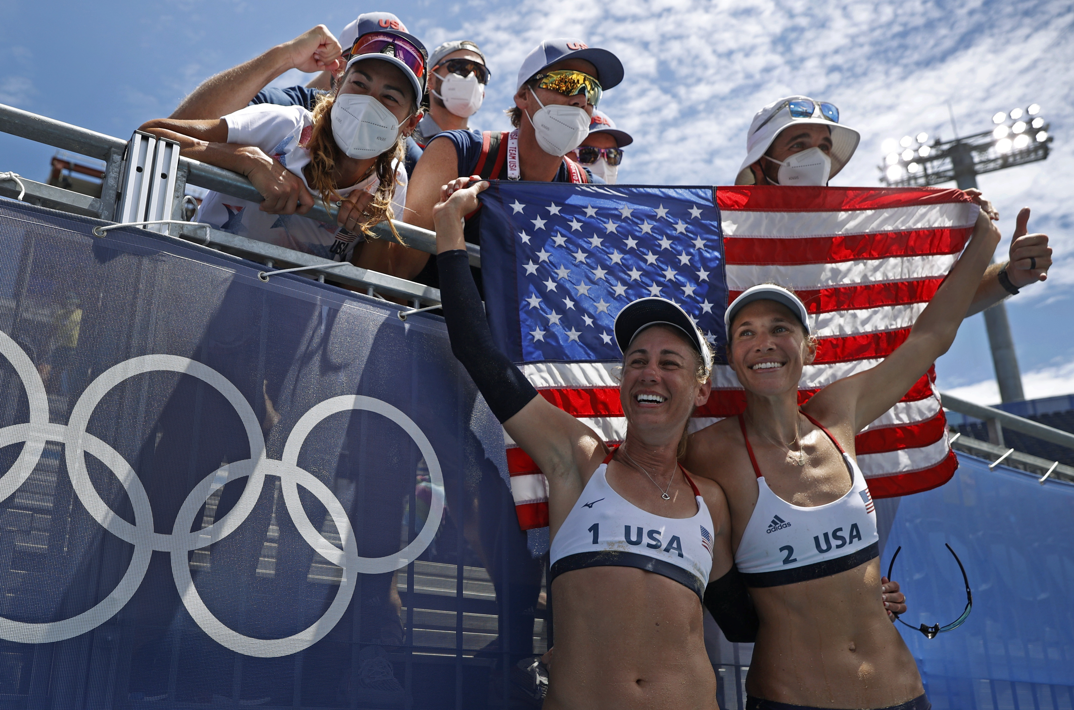 Wardian sag voldsom Bevægelig Beach volleyball-America's Ross and Klineman beat Australia for gold |  Reuters