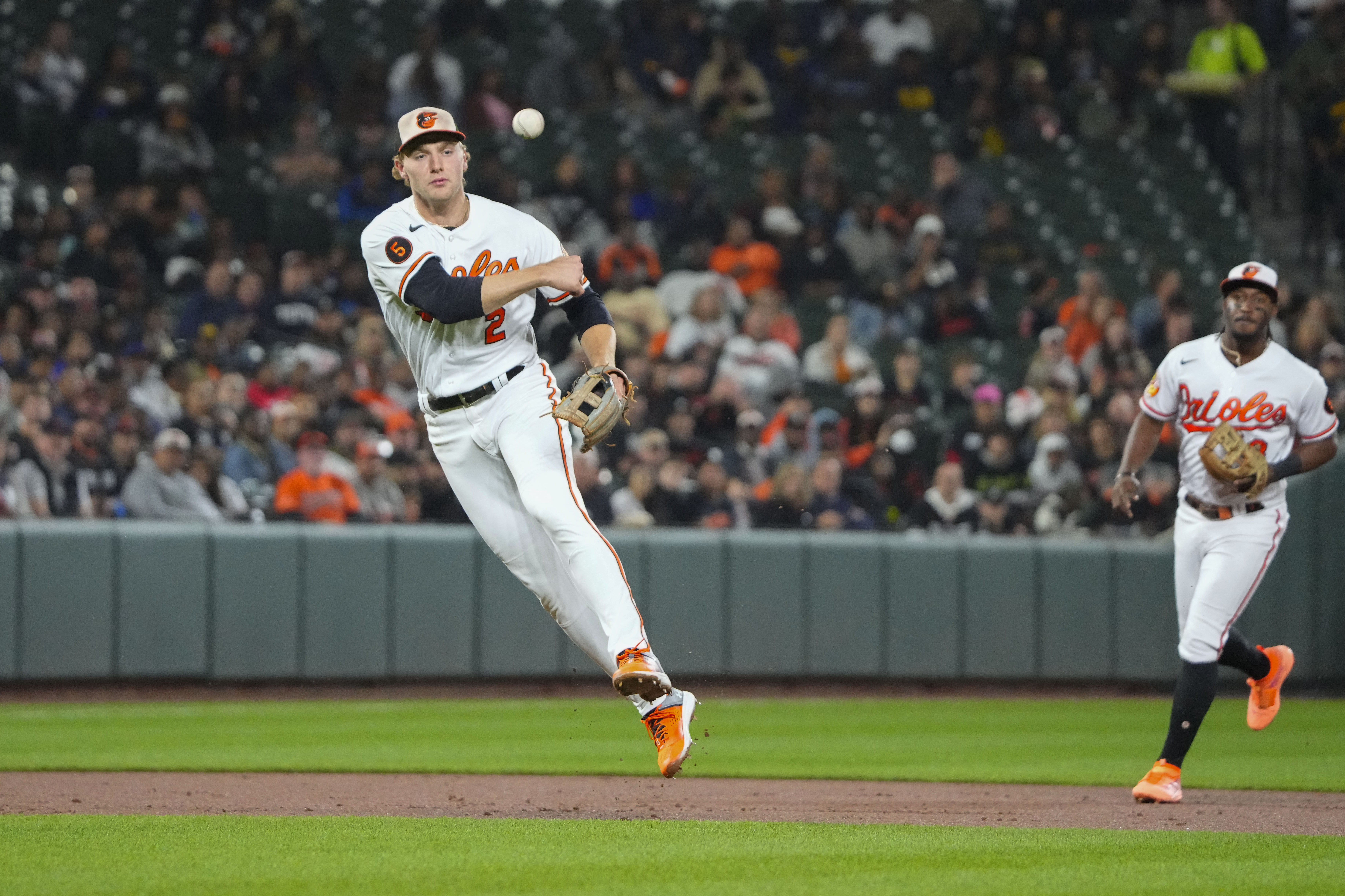 Orioles blank Red Sox, clinch first AL East title since '14