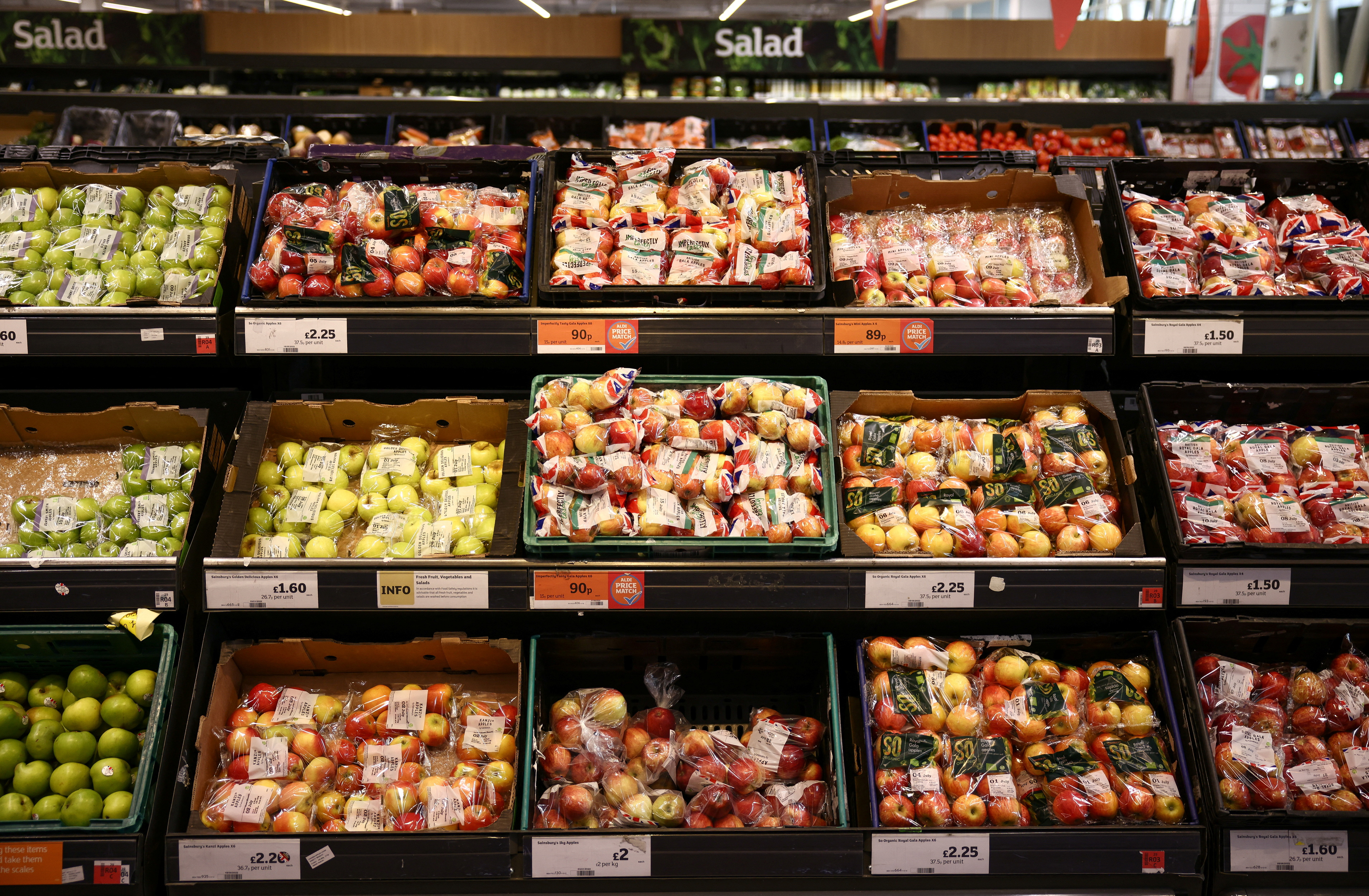 Цены британия. Сеть французских продуктовых магазинов. Французский супермаркет в Любляне. Цены на продукты 2023.