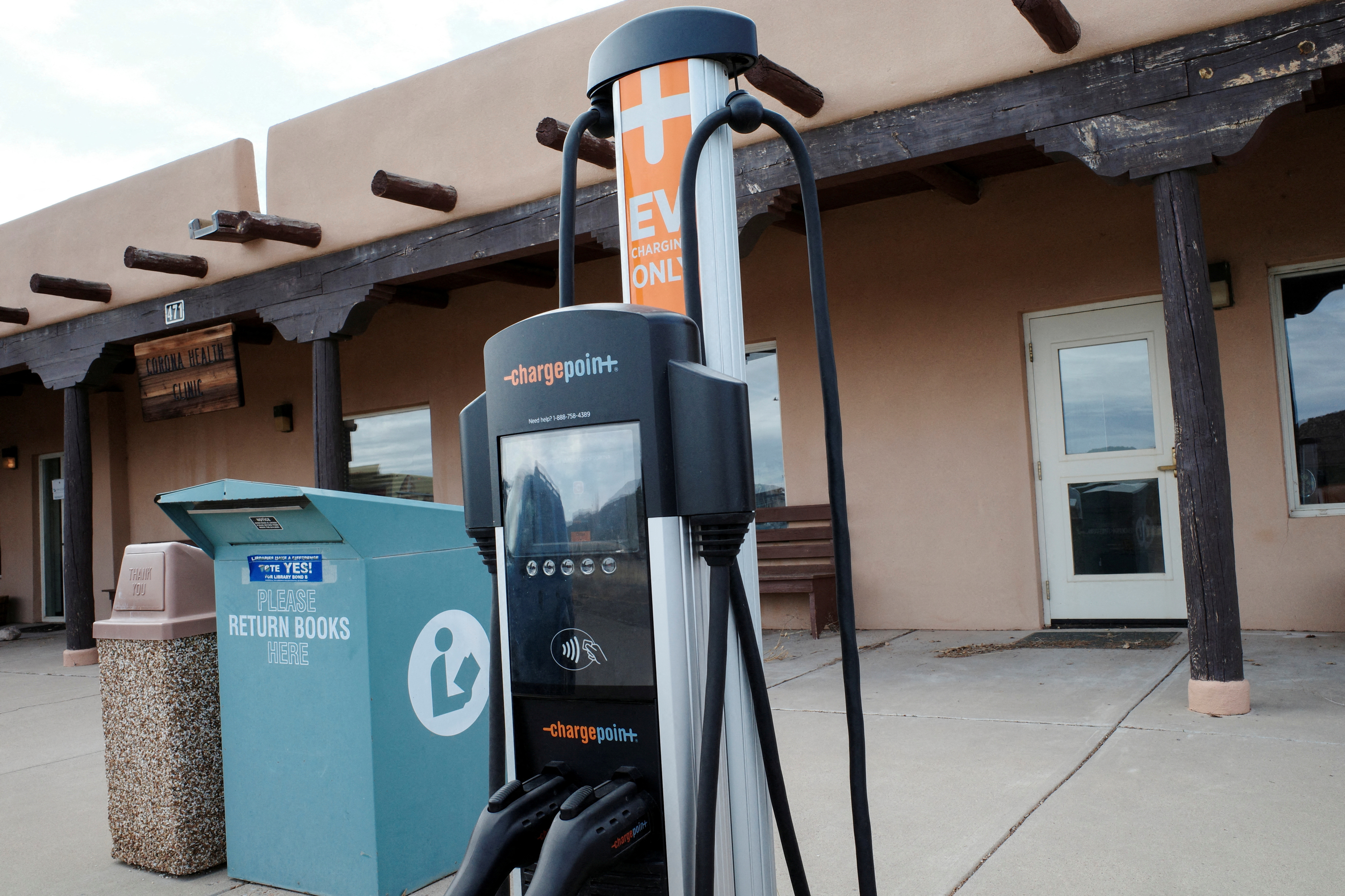 Chargepoint EV charging station in Corona, New Mexico
