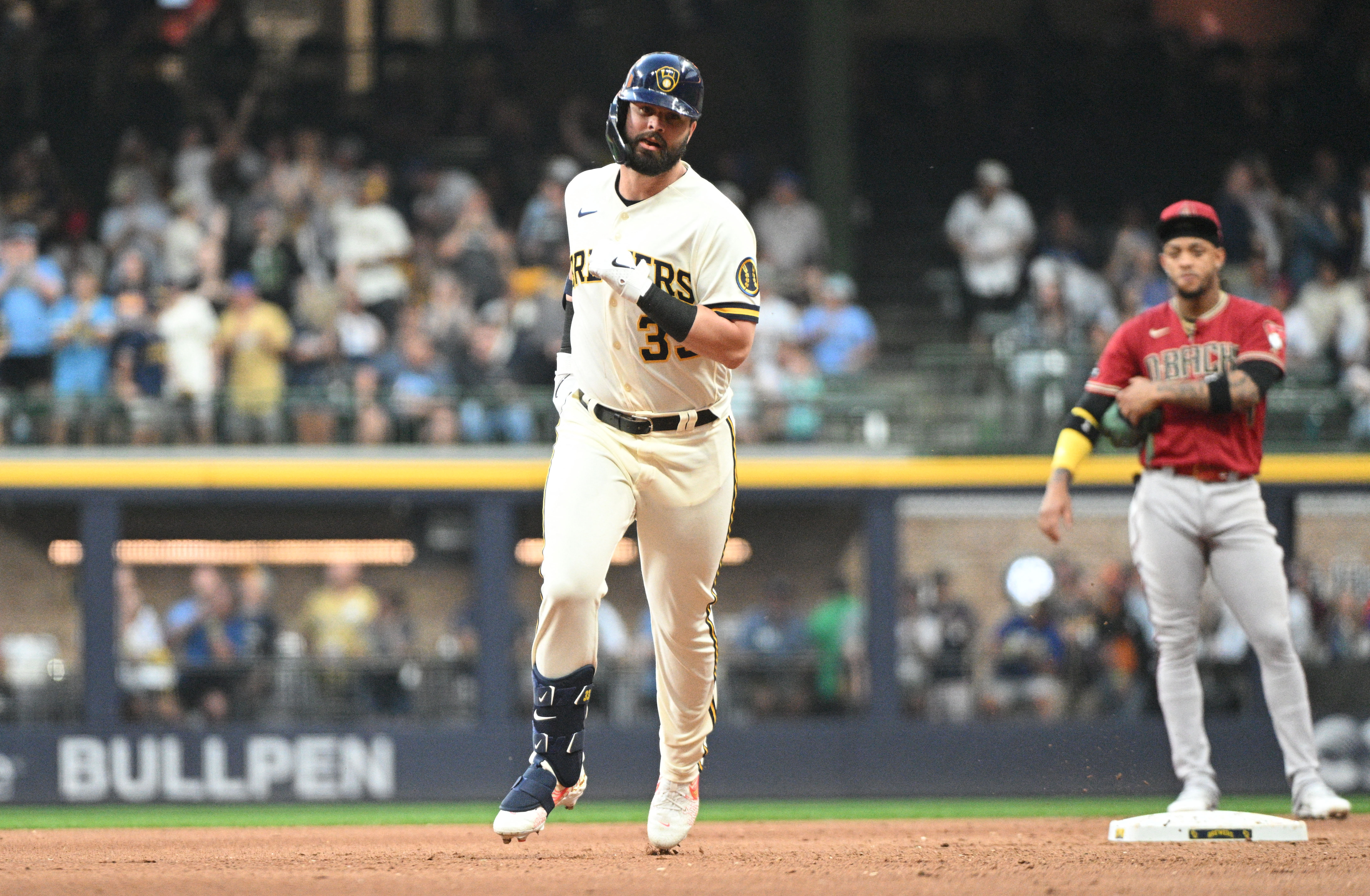 Photos: Milwaukee Brewers blank Arizona Diamondbacks 2-0 for sweep