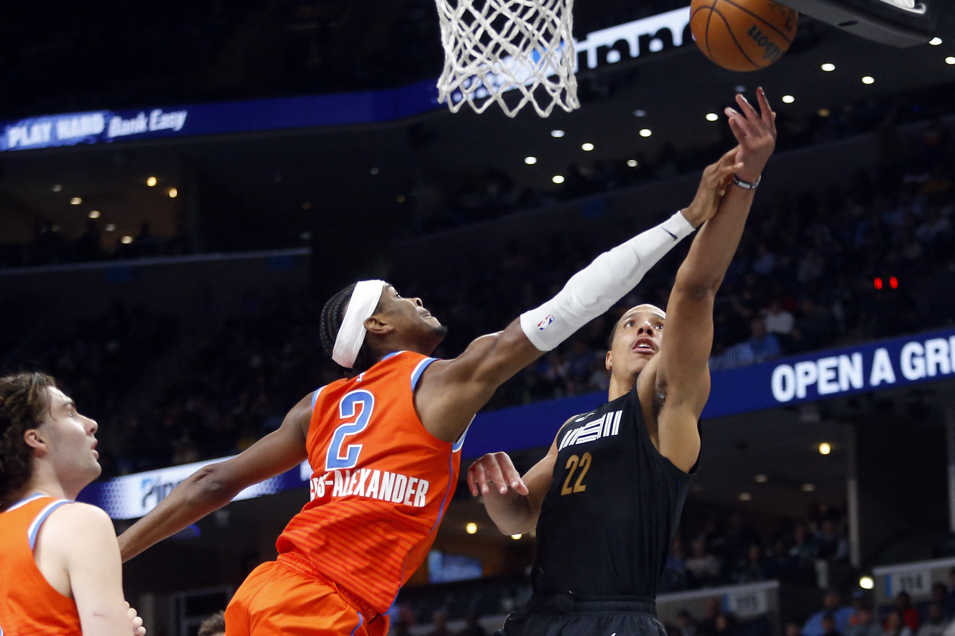 Thunder survive unexpected test from Grizzlies | Reuters