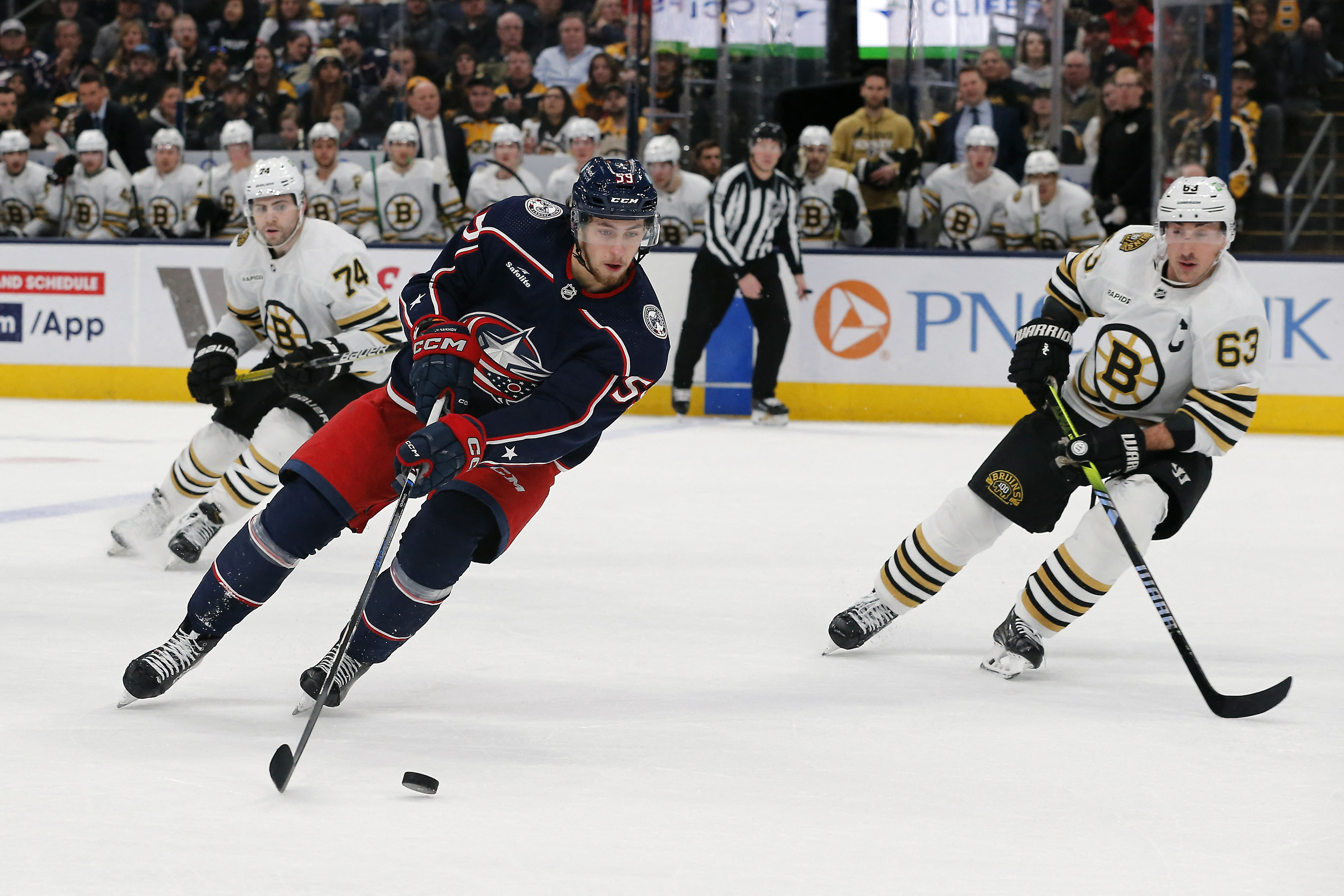 James van Riemsdyk's 3-point game sends Bruins past Jackets | Reuters