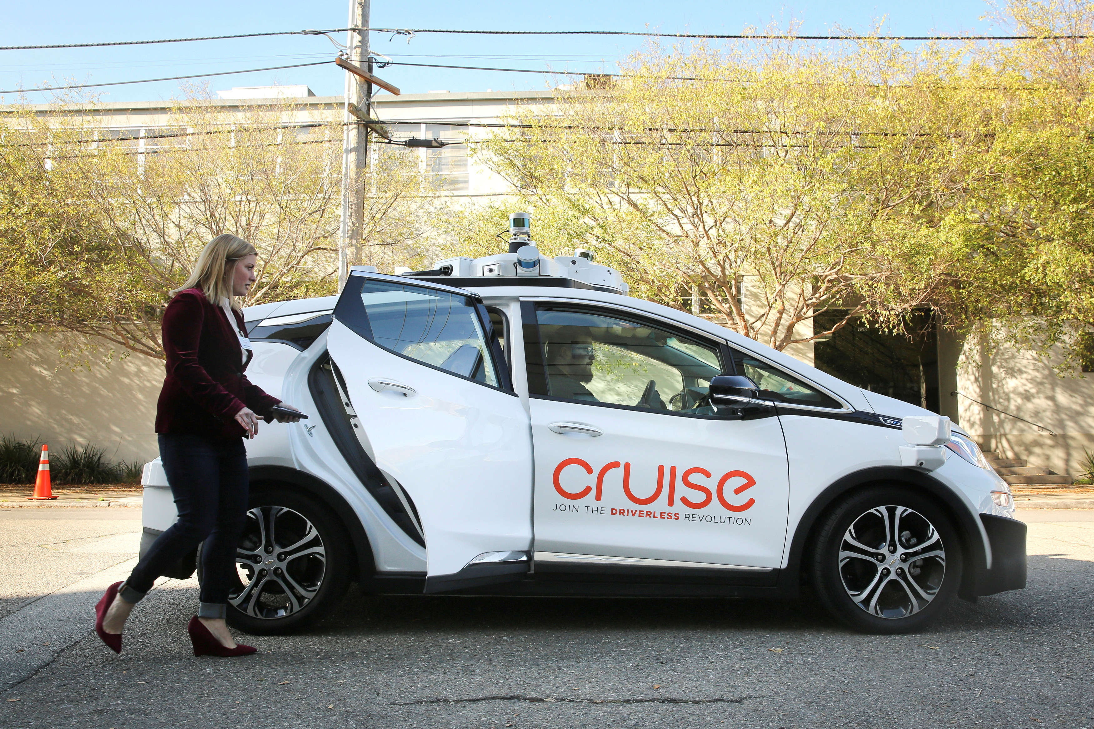 GM to cut spending by $1 billion on robotaxi unit Cruise in 2024