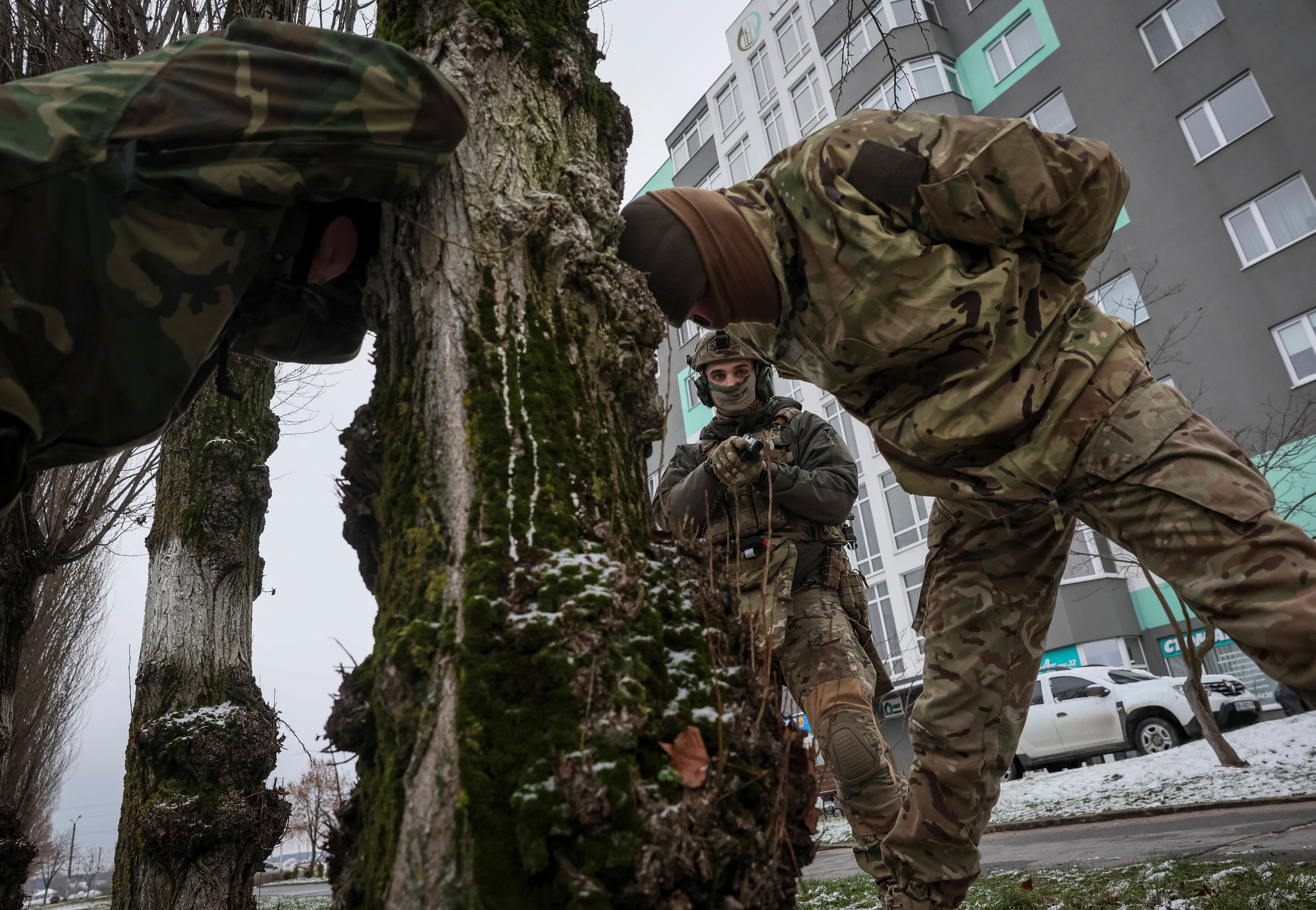 Ukraine stages war games near Belarus amid fears of Russian assault |  Reuters