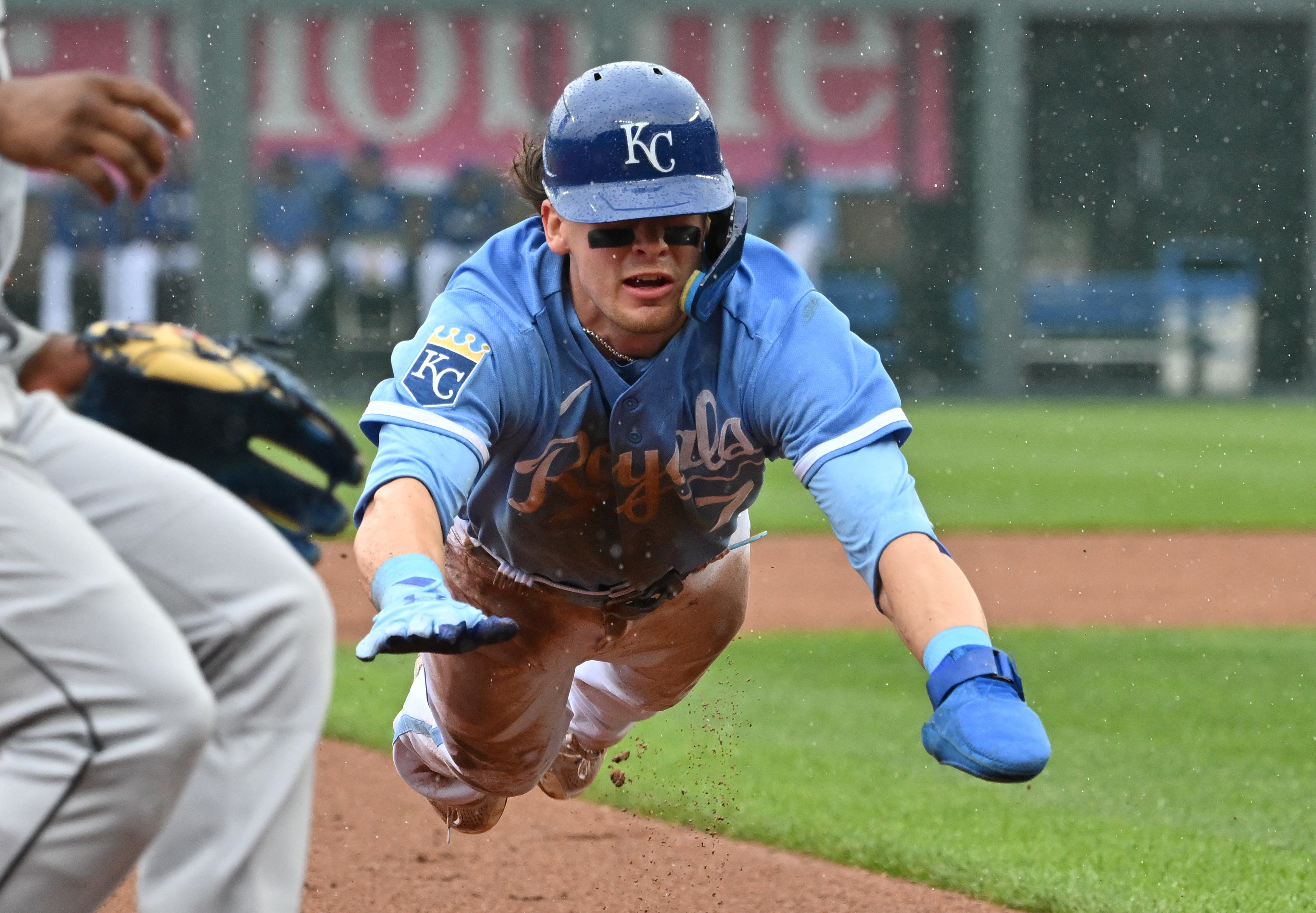 Royals earn rare walk-off victory over White Sox