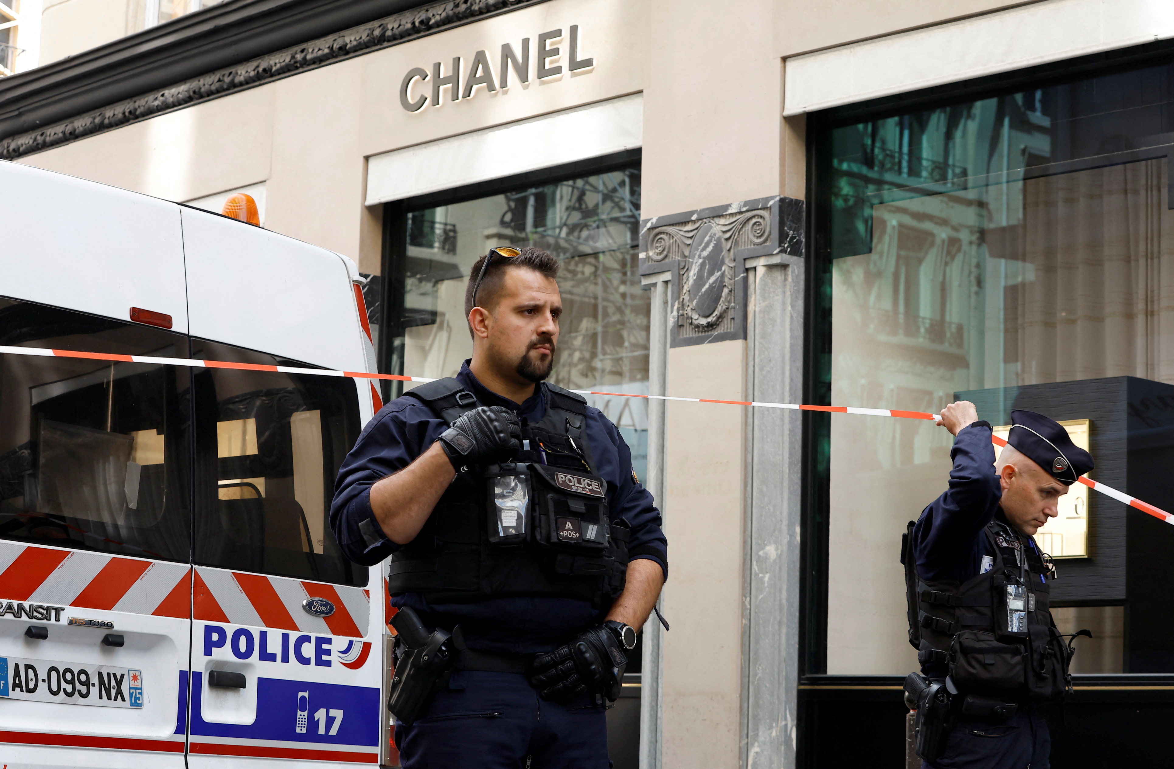 Burglars Ransack Chanel Boutique in Paris  WSJ