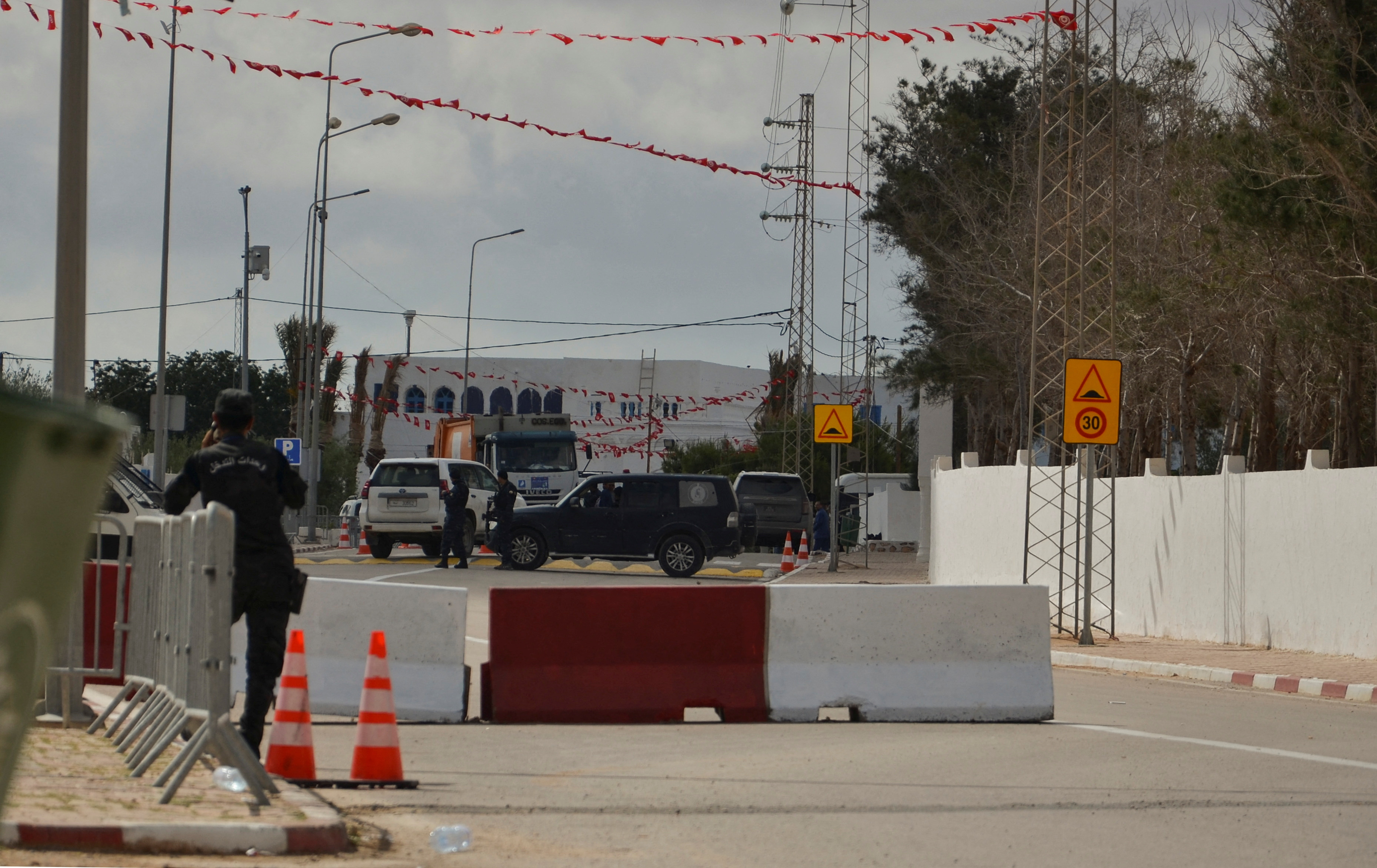 Six Dead After Tunisia Synagogue Shooting President Blames Criminals