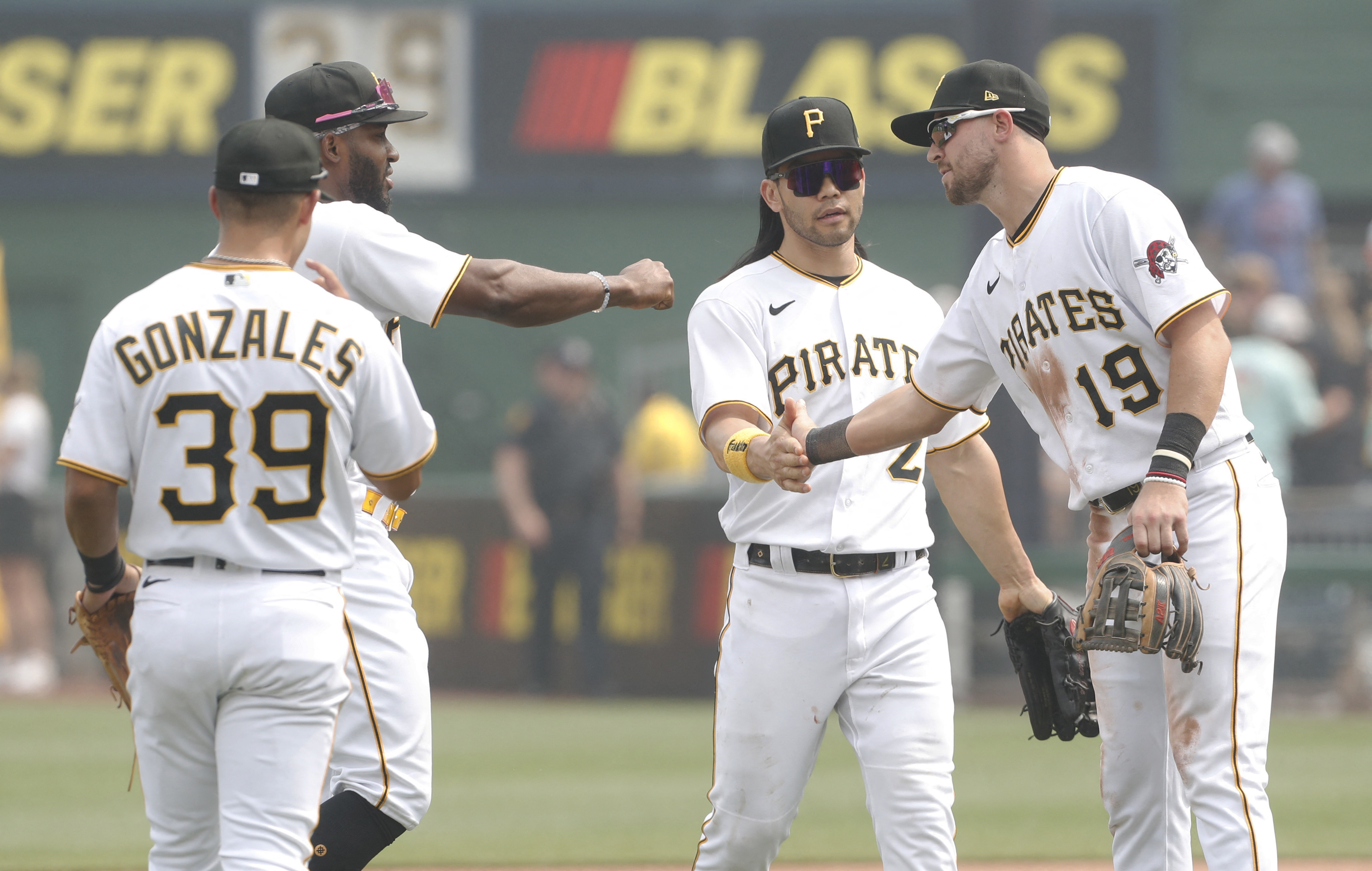 Pirates rally to complete three-game sweep of Padres