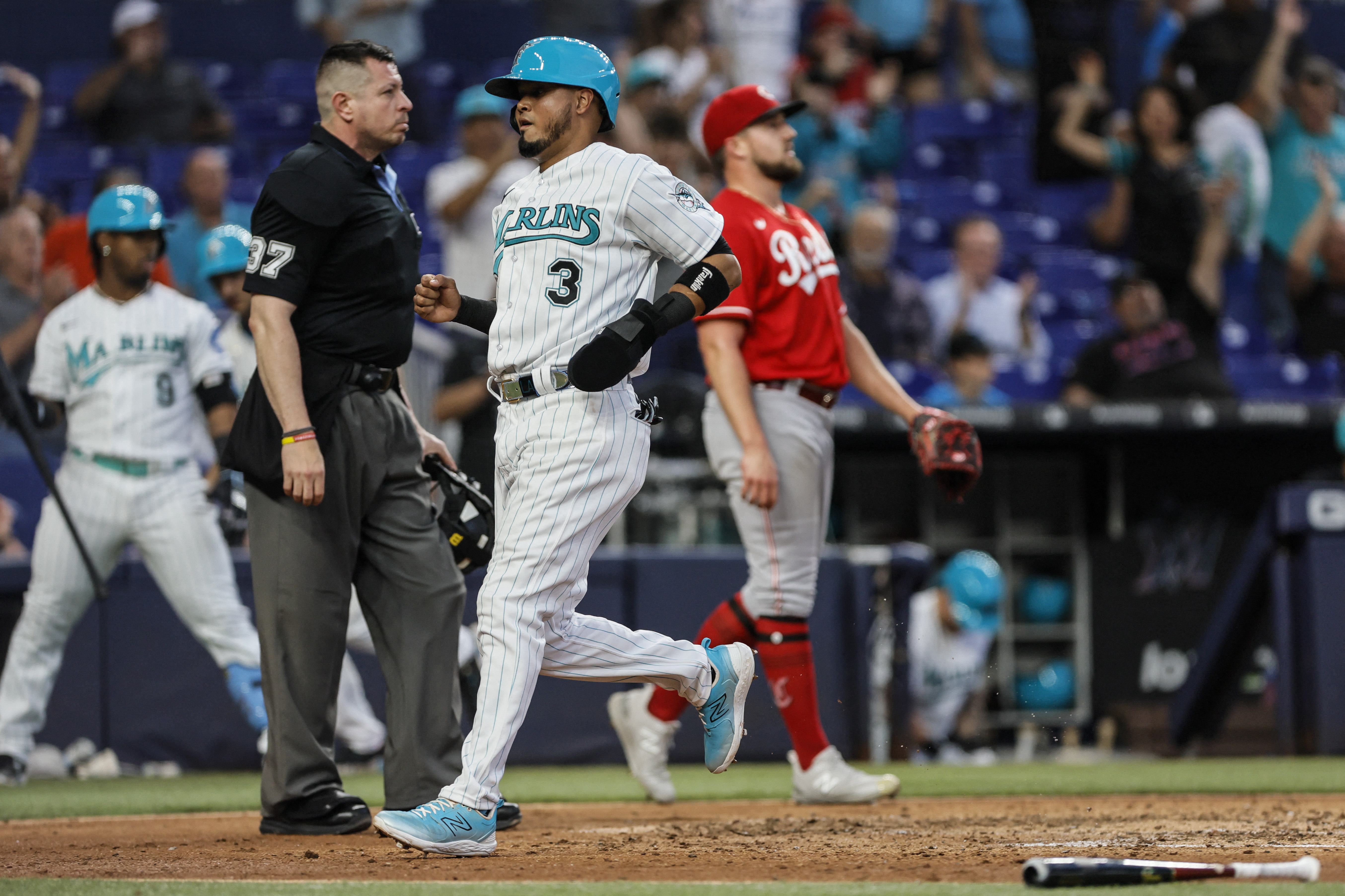 Jake Fraley (2 HRs, 4 RBIs) propels Reds past Marlins