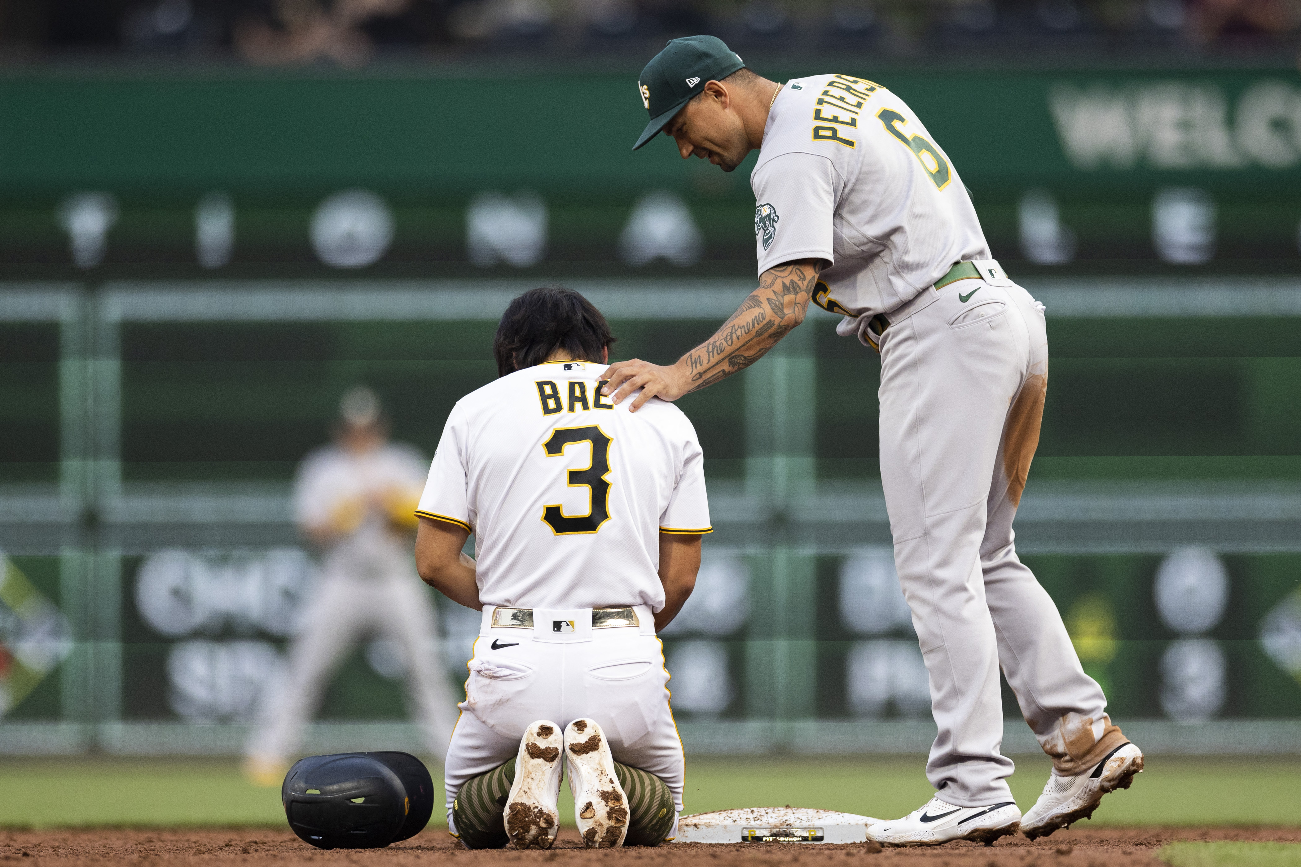 A's fall to Pirates, tie team record with 15th straight road loss