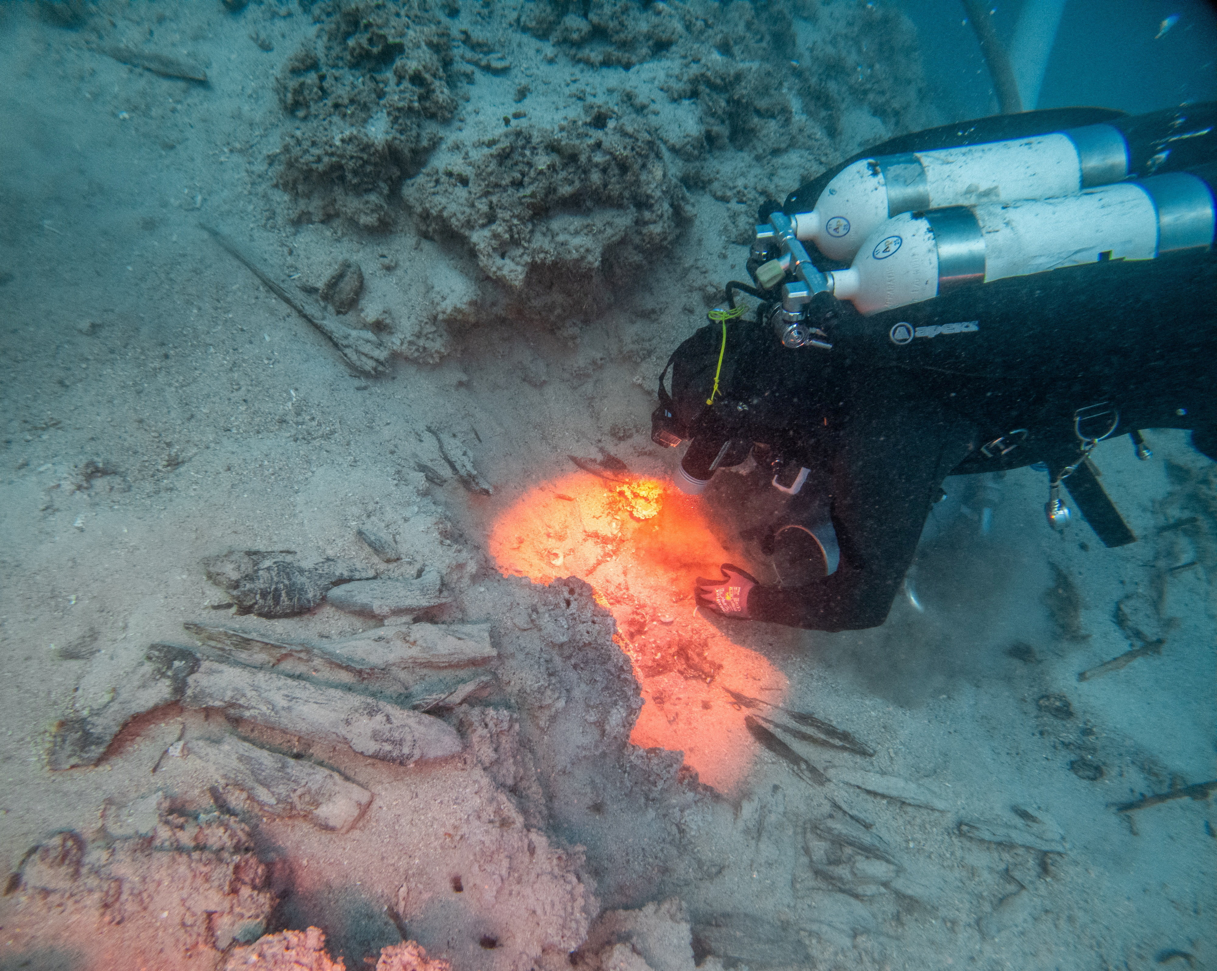 Byzantine gold objects help archaeologists uncover past of ship