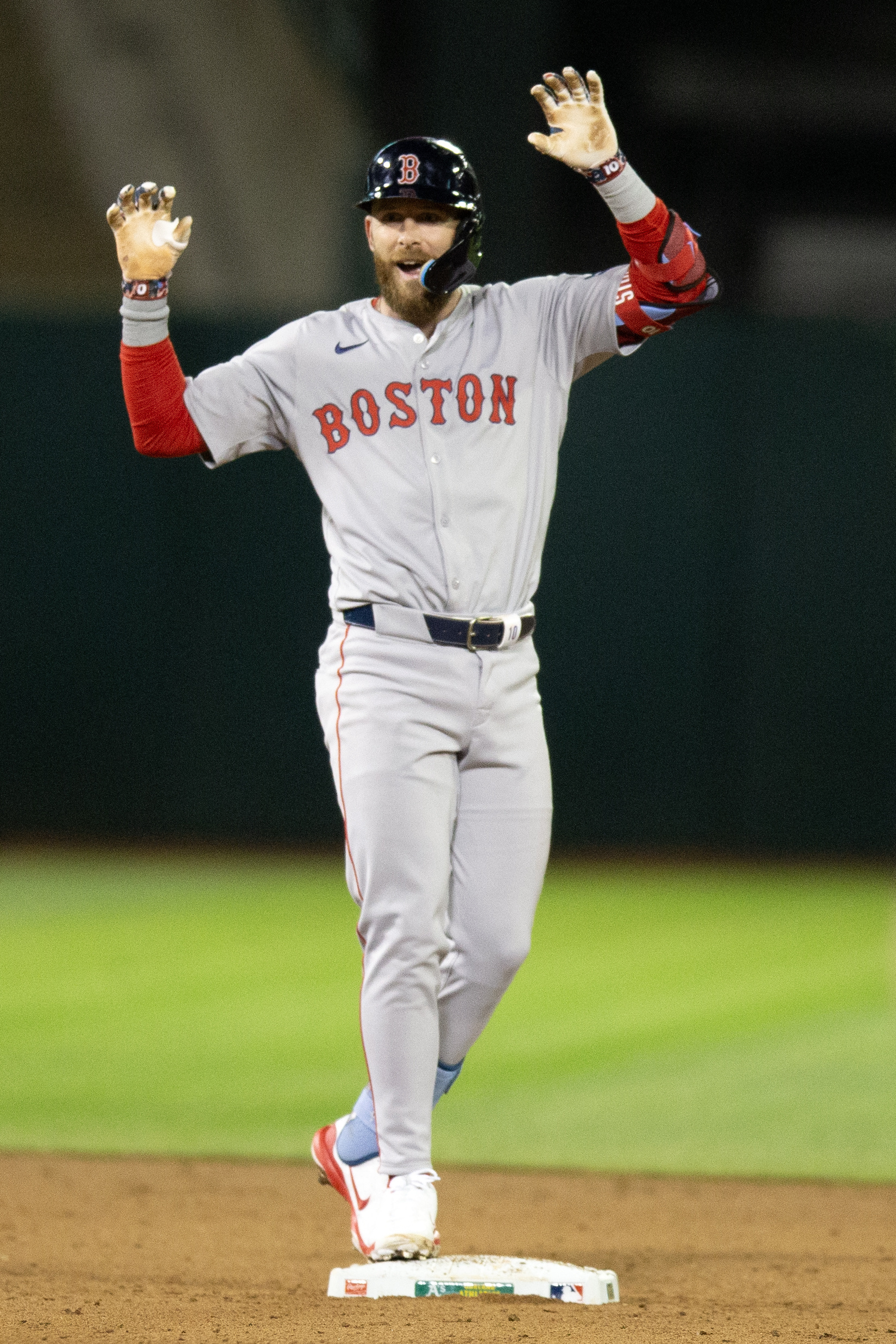 Red Sox scratch across run in 11th, squeak by A's | Reuters