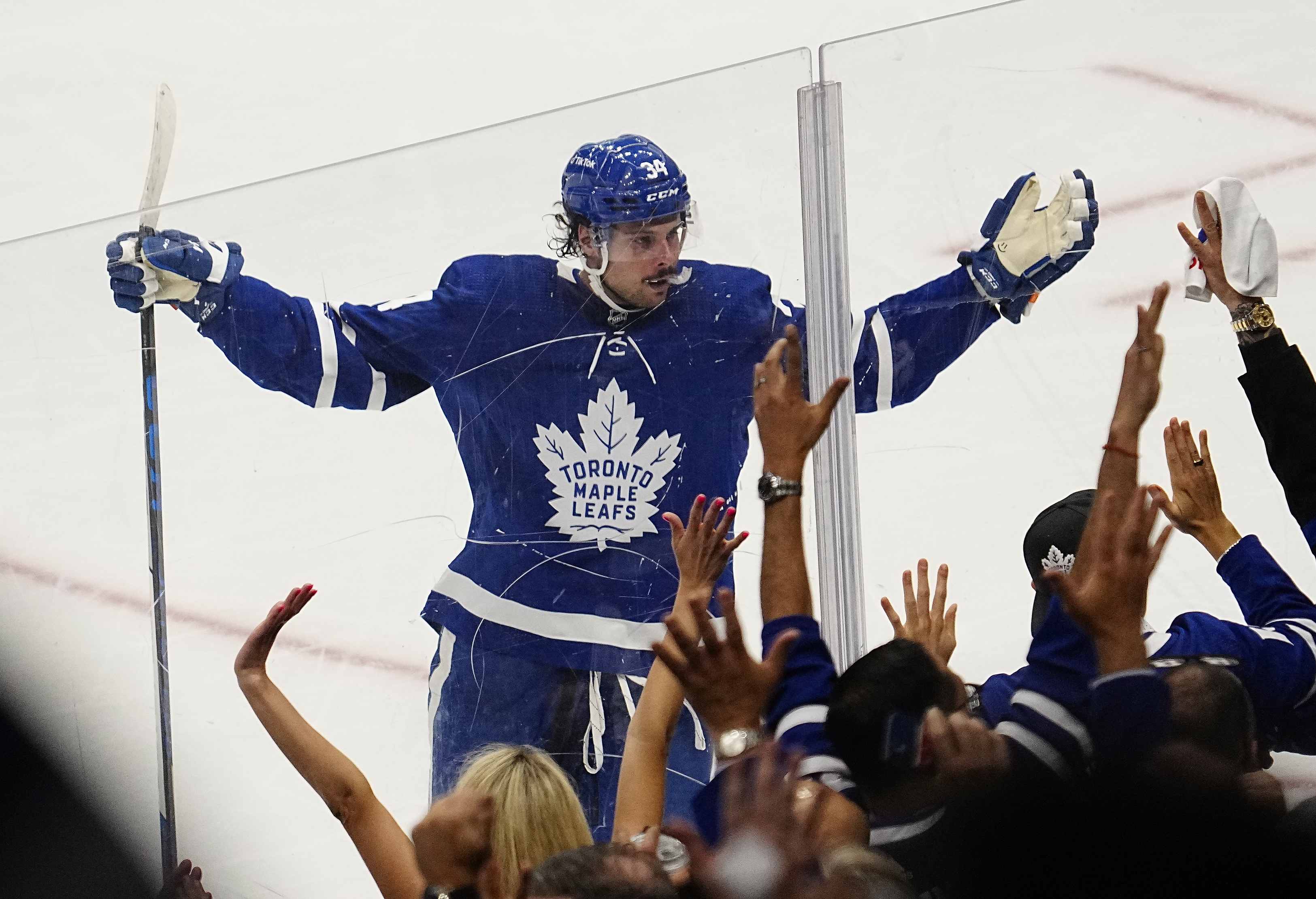 NHL Toronto Maple Leafs Auston Matthews Wins The Hart Memorial