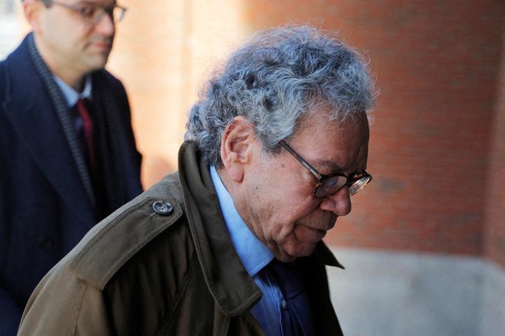 John Kapoor arrives at the federal courthouse in Boston