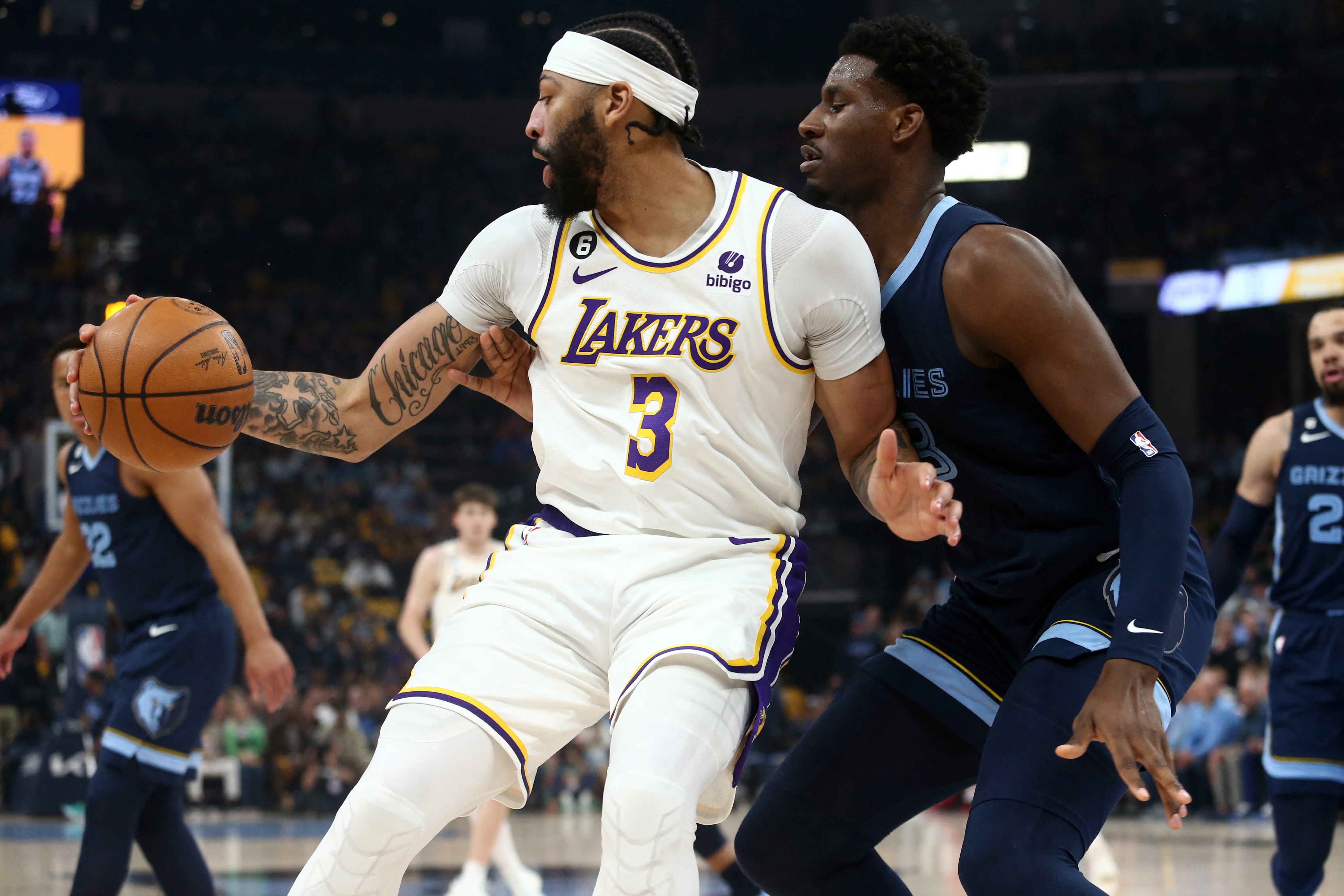 Lakers push past Grizzlies in Game 1 after Ja Morant's late exit
