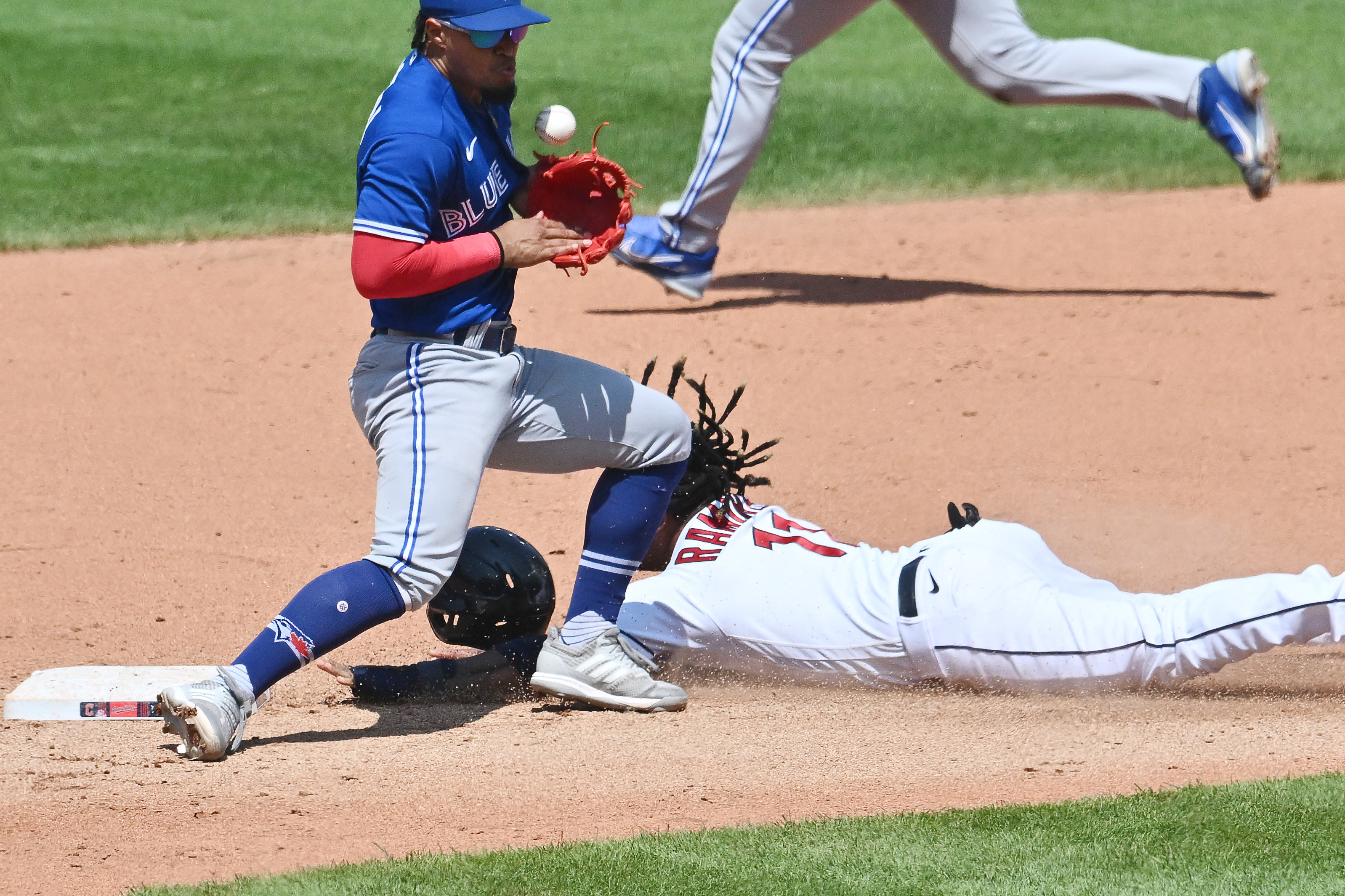 Noah Syndergaard, Guardians hold off Blue Jays